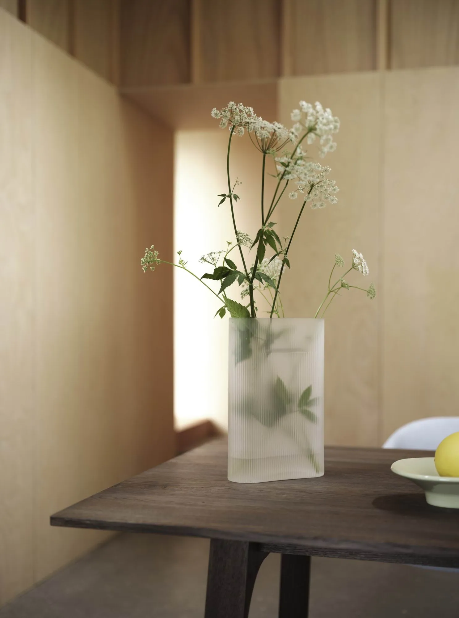 Ridge vase frosted glass 48,5 cm, Light orange Muuto