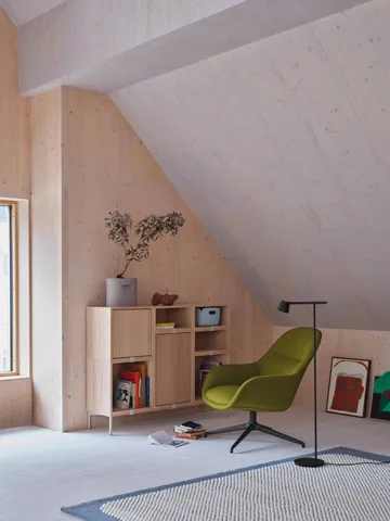 Stacked 2.0 shelving with back plate, small - oak - Muuto