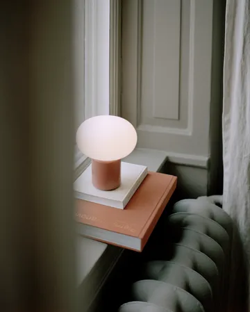 Karl-Johan table lamp portable - Earth red - New Works