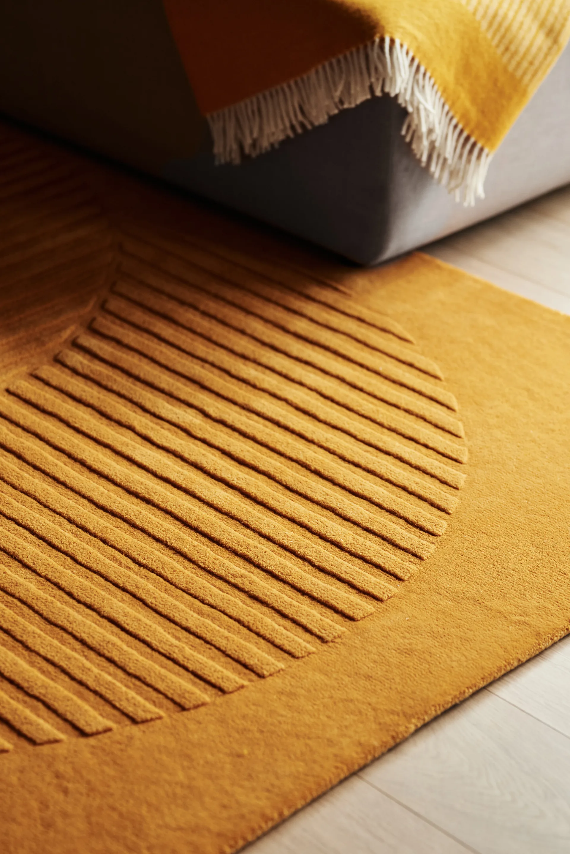 Levels Circles wool rug, Yellow, 200x300 cm NJRD