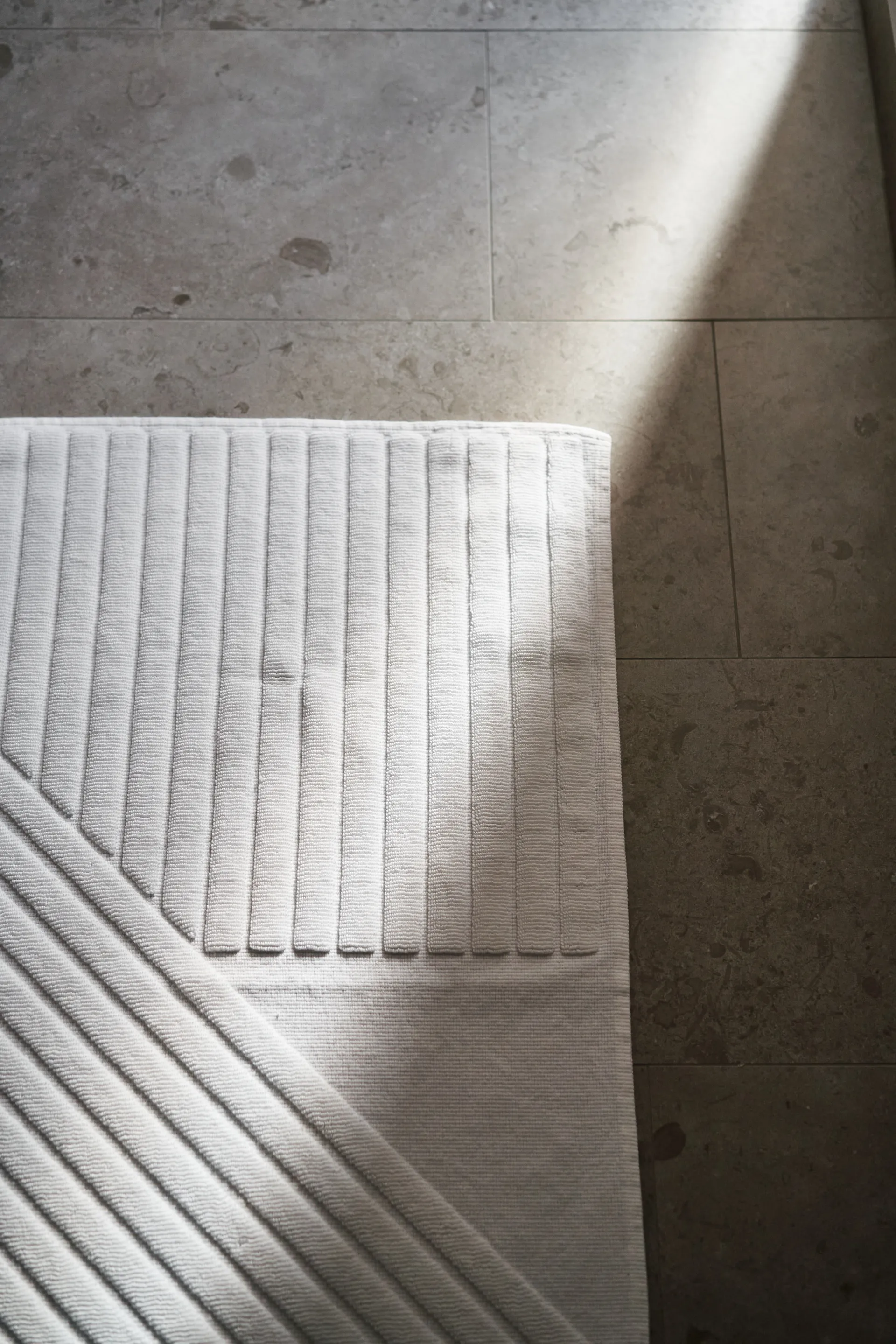 Stripes bath mat 50x90 cm, White NJRD