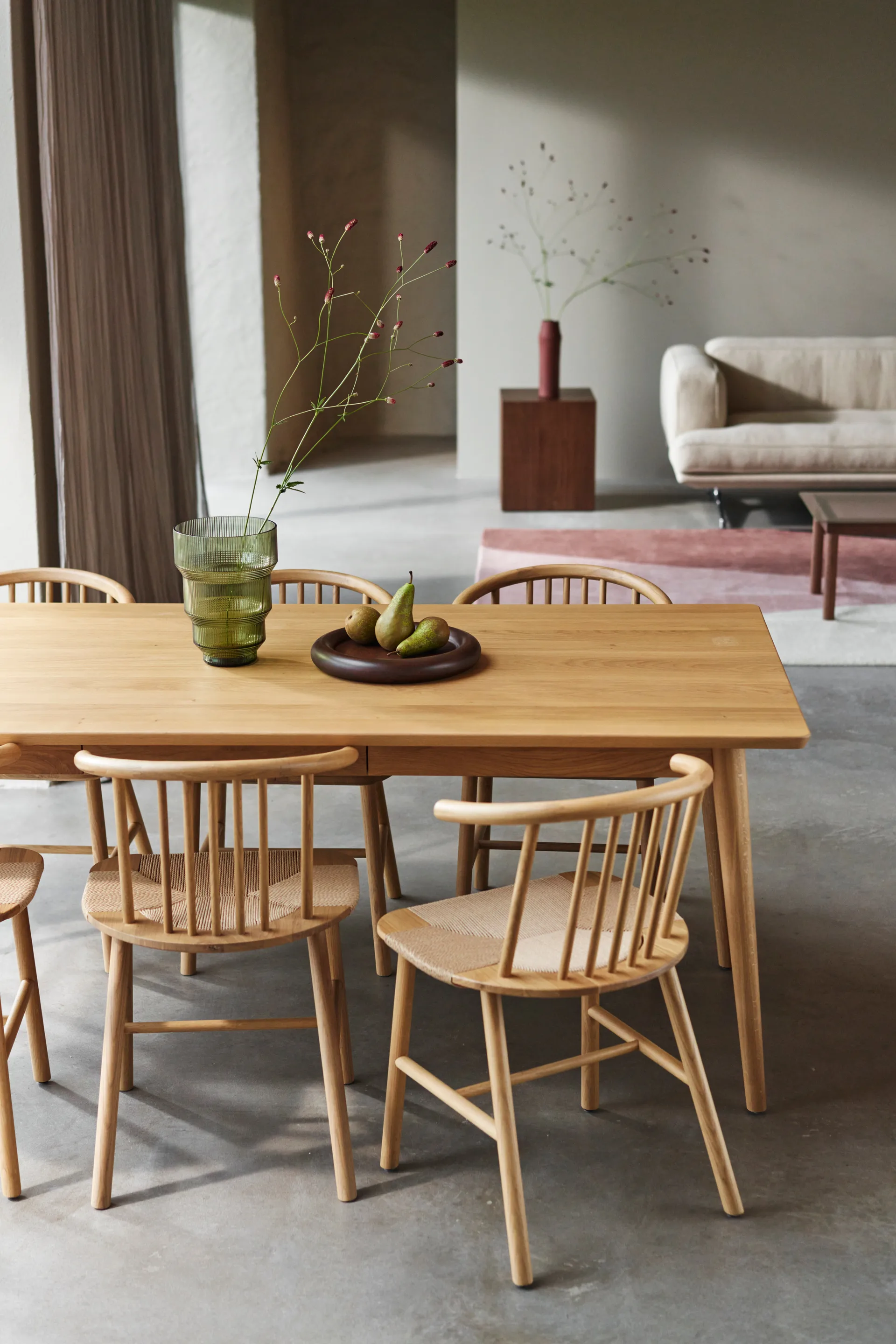 VIOR dining table 200 cm + chair 6‑pack – Lacquered oak‑natural NJRD