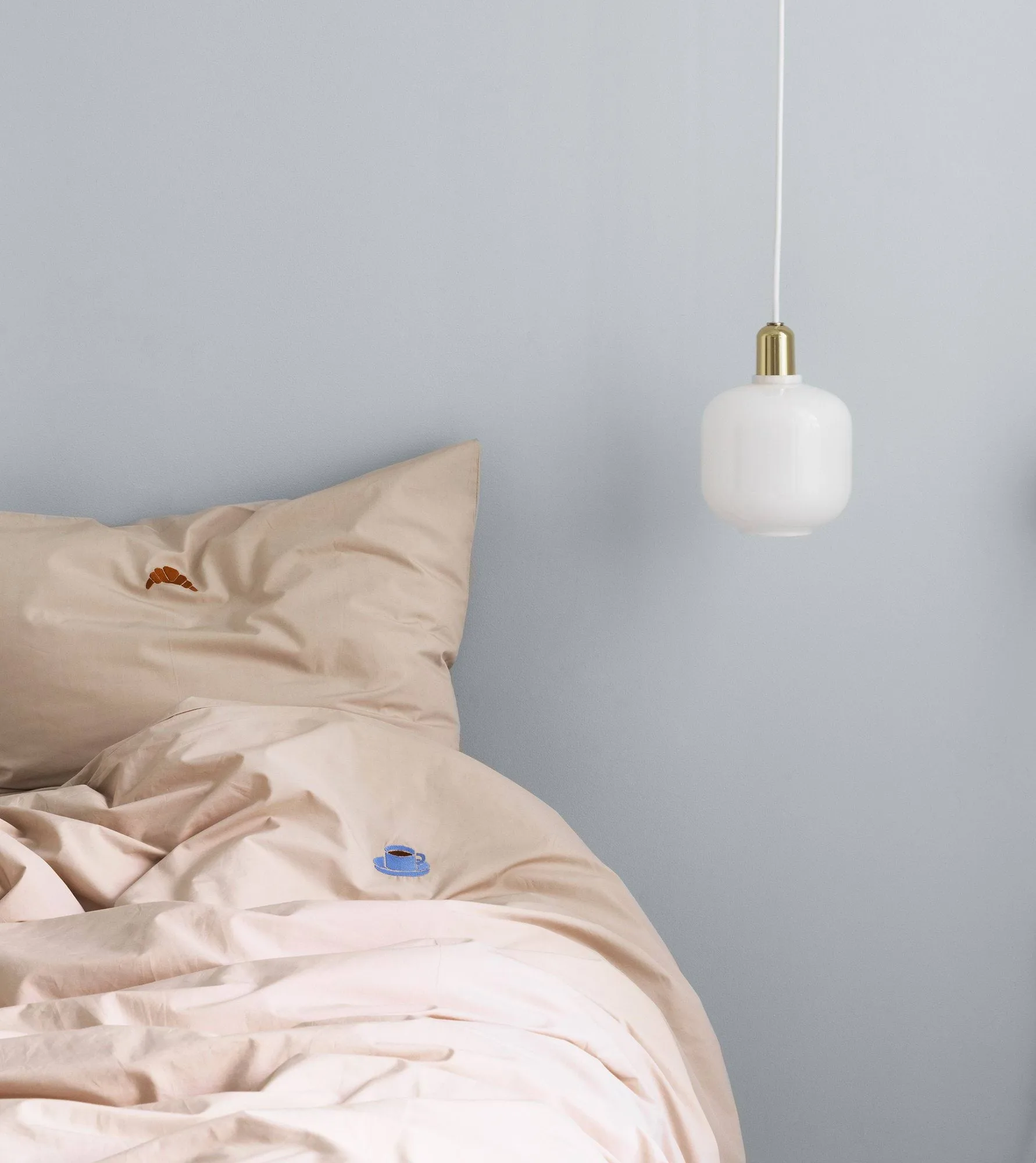 Amp lamp small, white-brass Normann Copenhagen