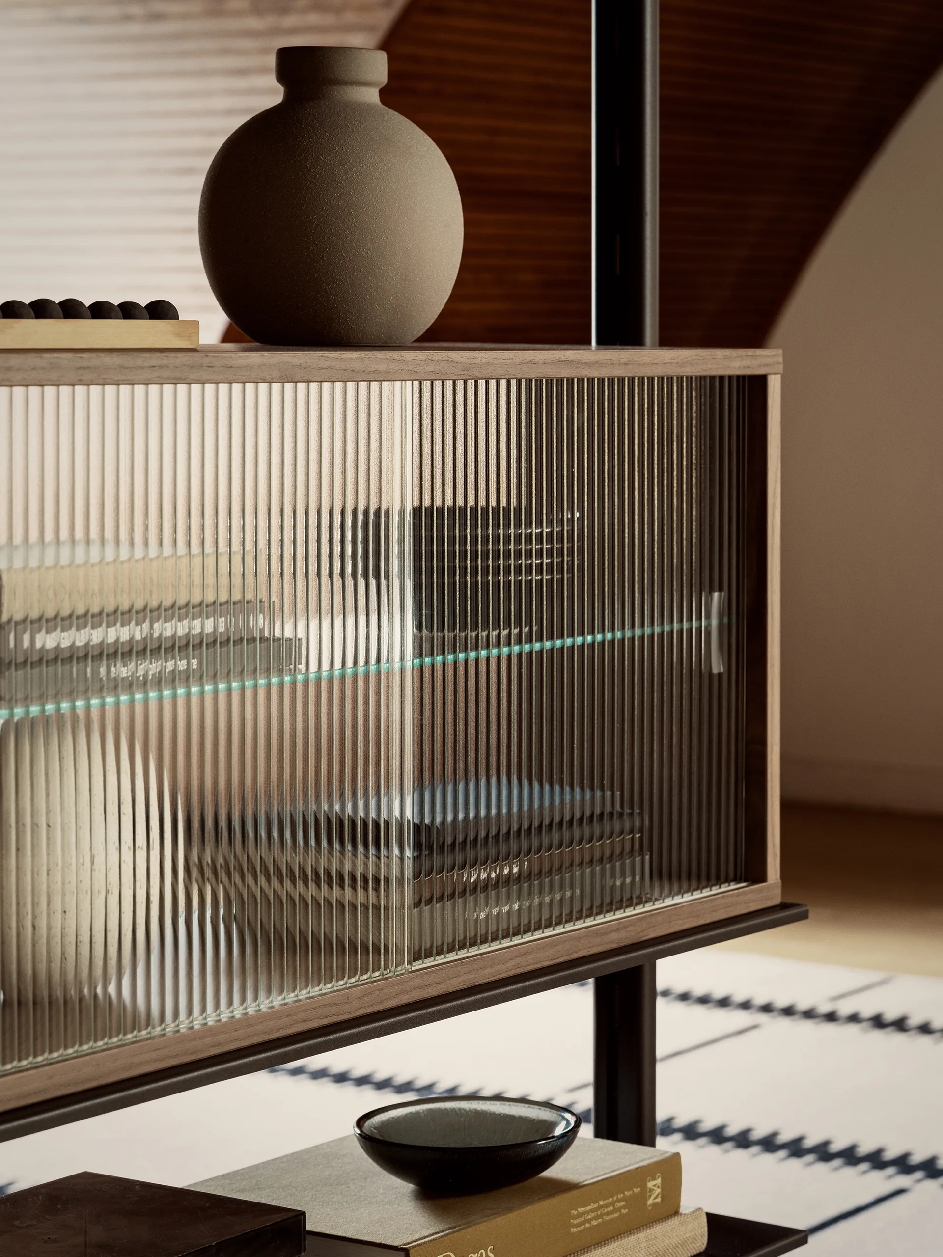 Pira display cabinet, Walnut–ribbed glass, 90x31 cm, 4 doors Pira