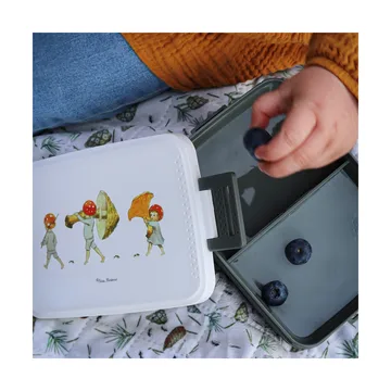 Elsa Beskow Tomtebobarnen lunch box 8x18.5 cm - Brown-white - Rätt Start