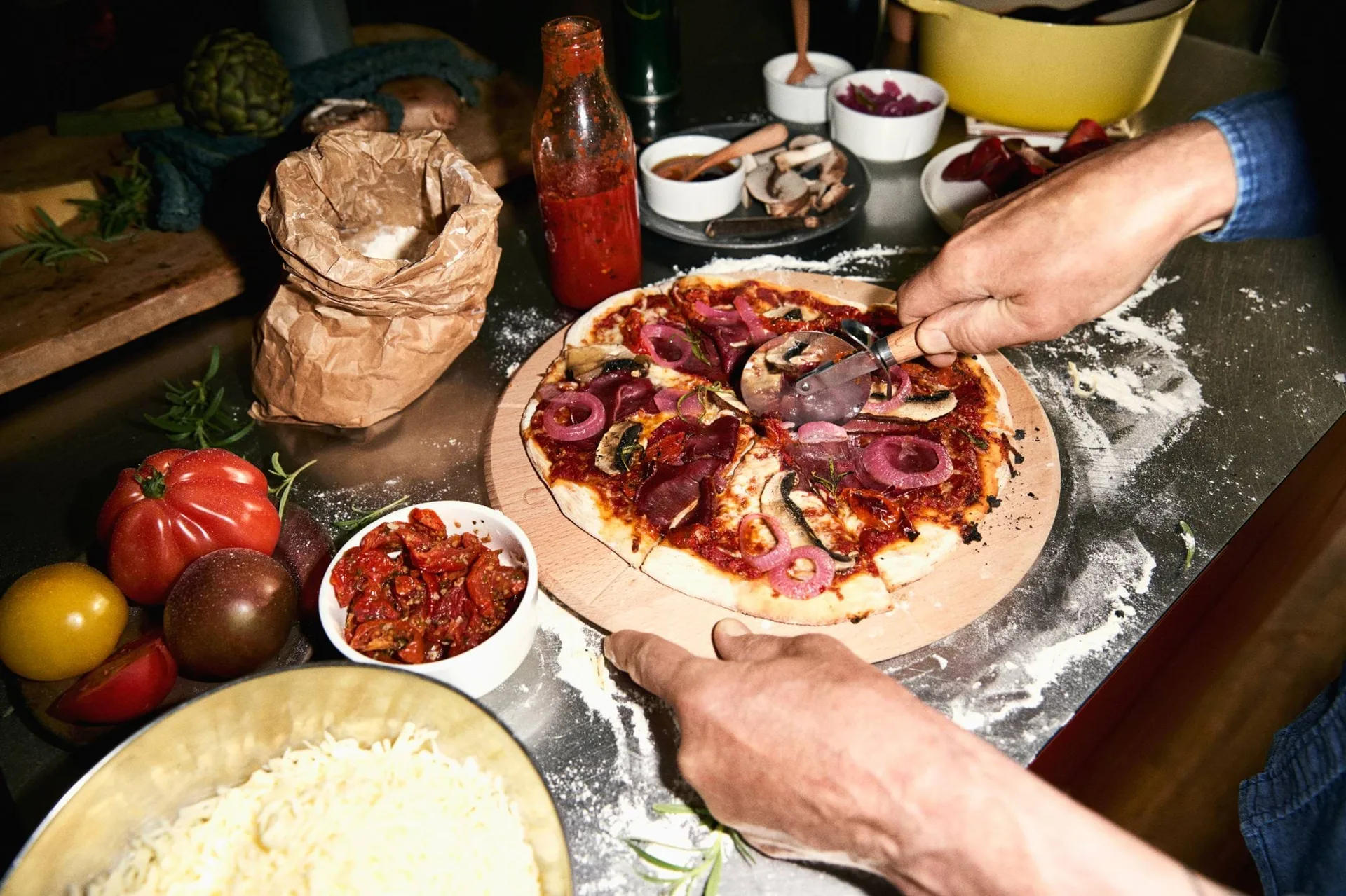 Grand Cru pizza board and pizza cutter, Beech, Ø35 cm Rosendahl