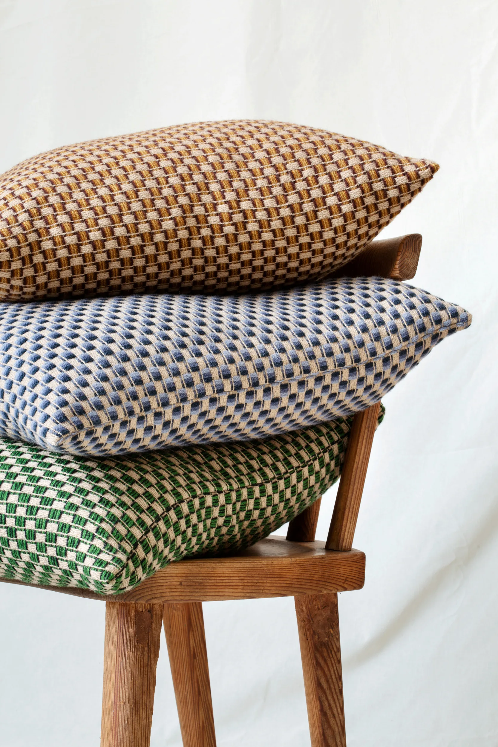 Isak cushion 60x60 cm, Chestnut Røros Tweed