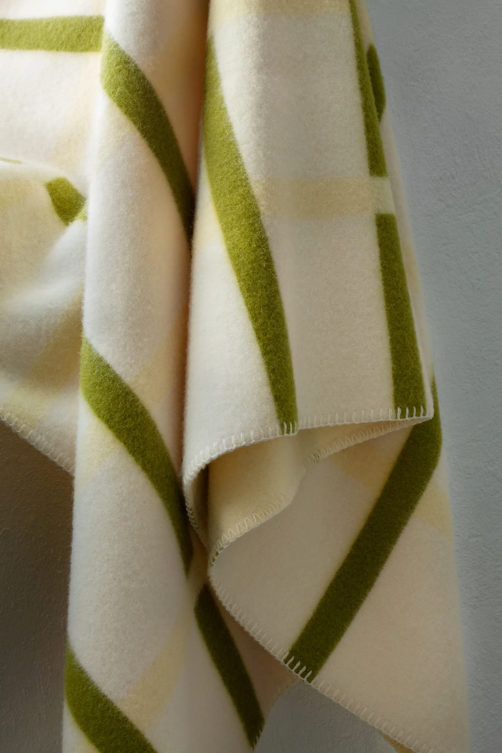 Knut blanket 135x200 cm, Lime Røros Tweed