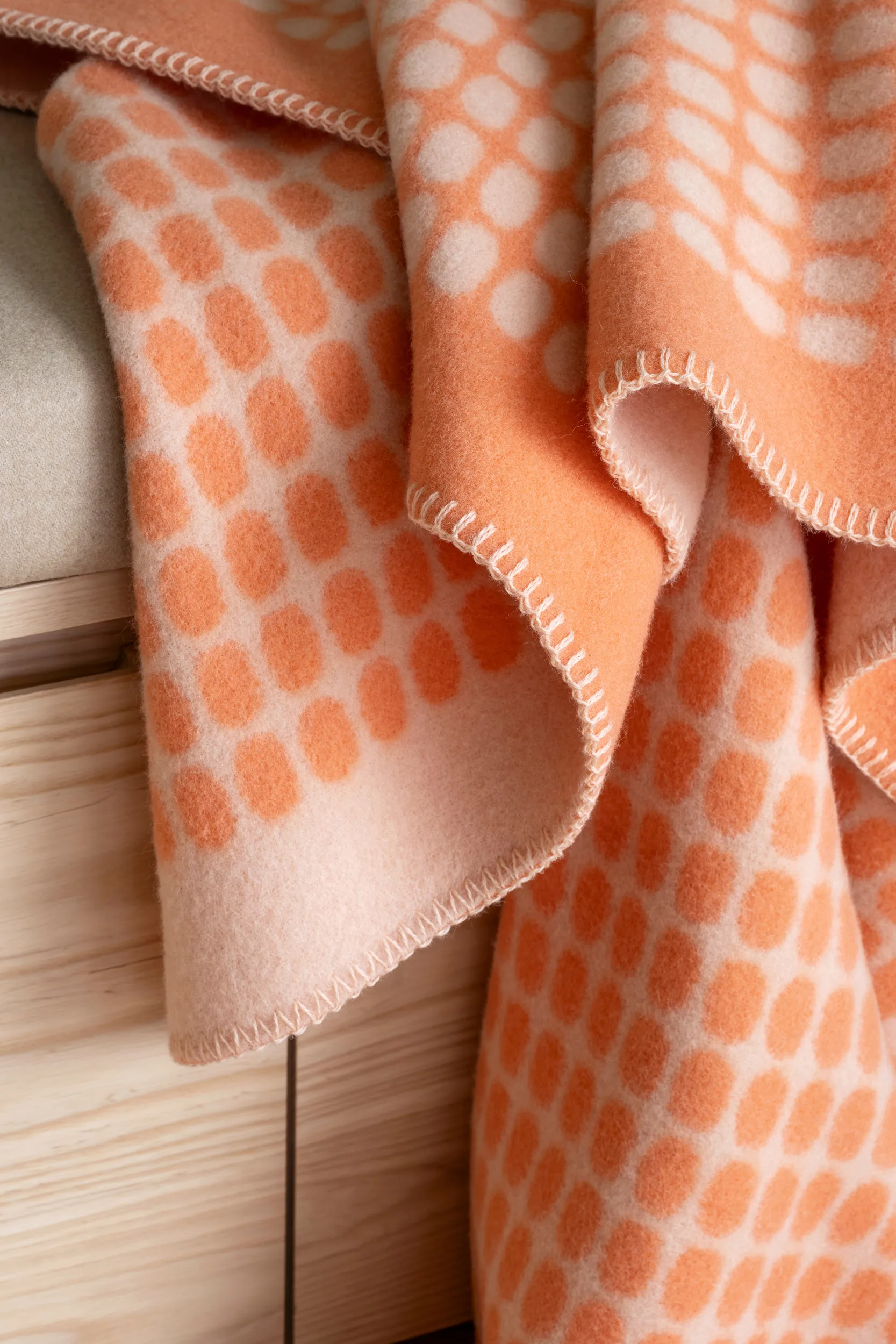 Palette blanket 135x200 cm, Coral Røros Tweed