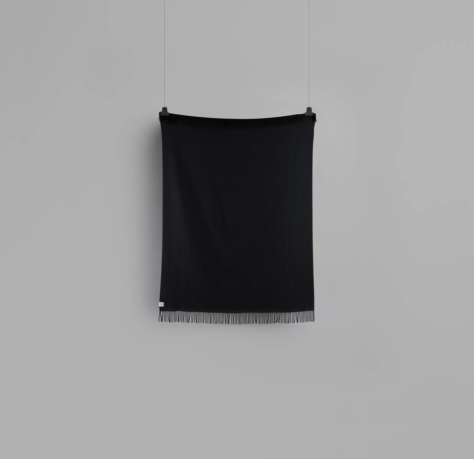 Vega throw 150x210 cm, Black Røros Tweed