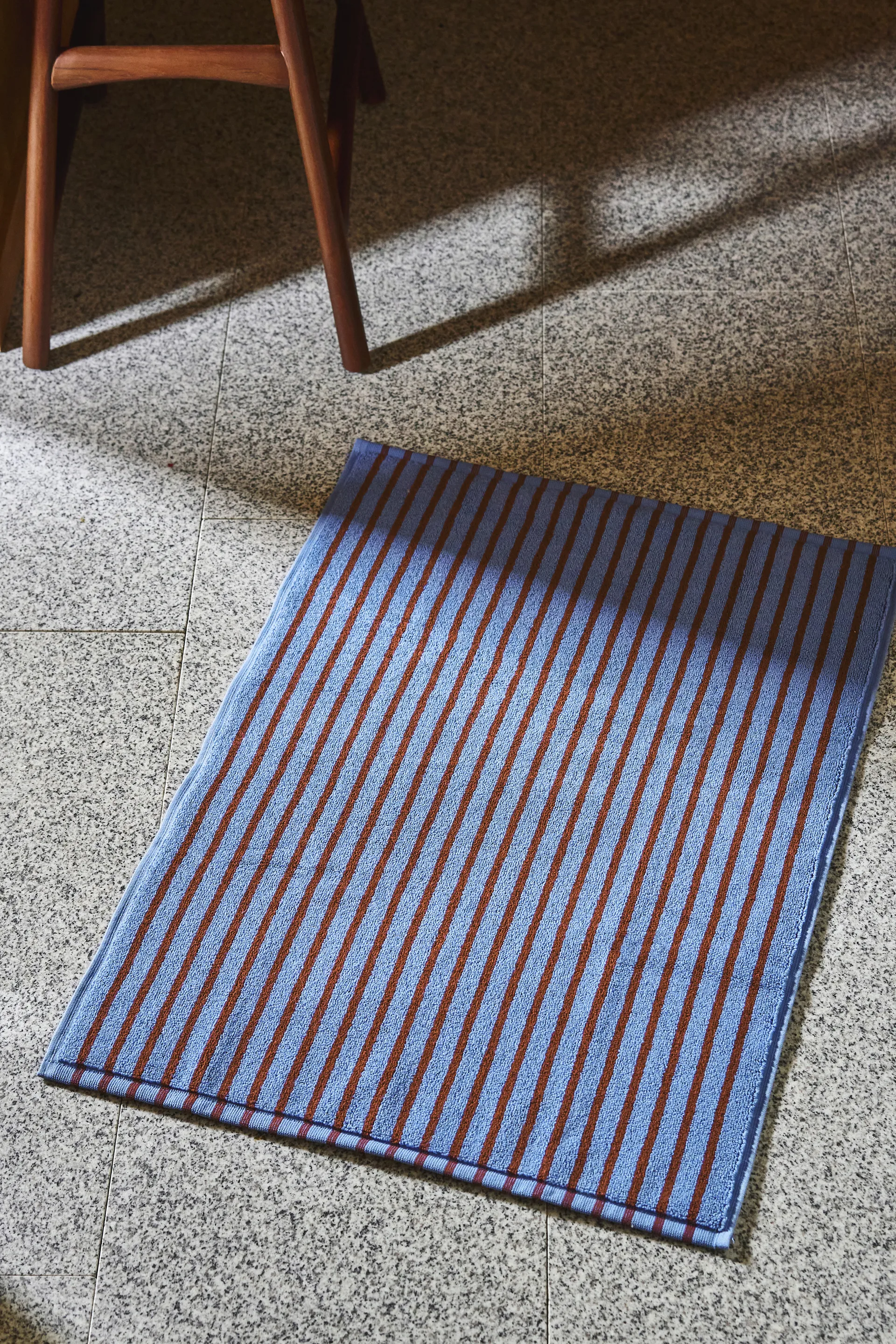 Drift bath mat 50x70cm, Blue-red Scandi Living