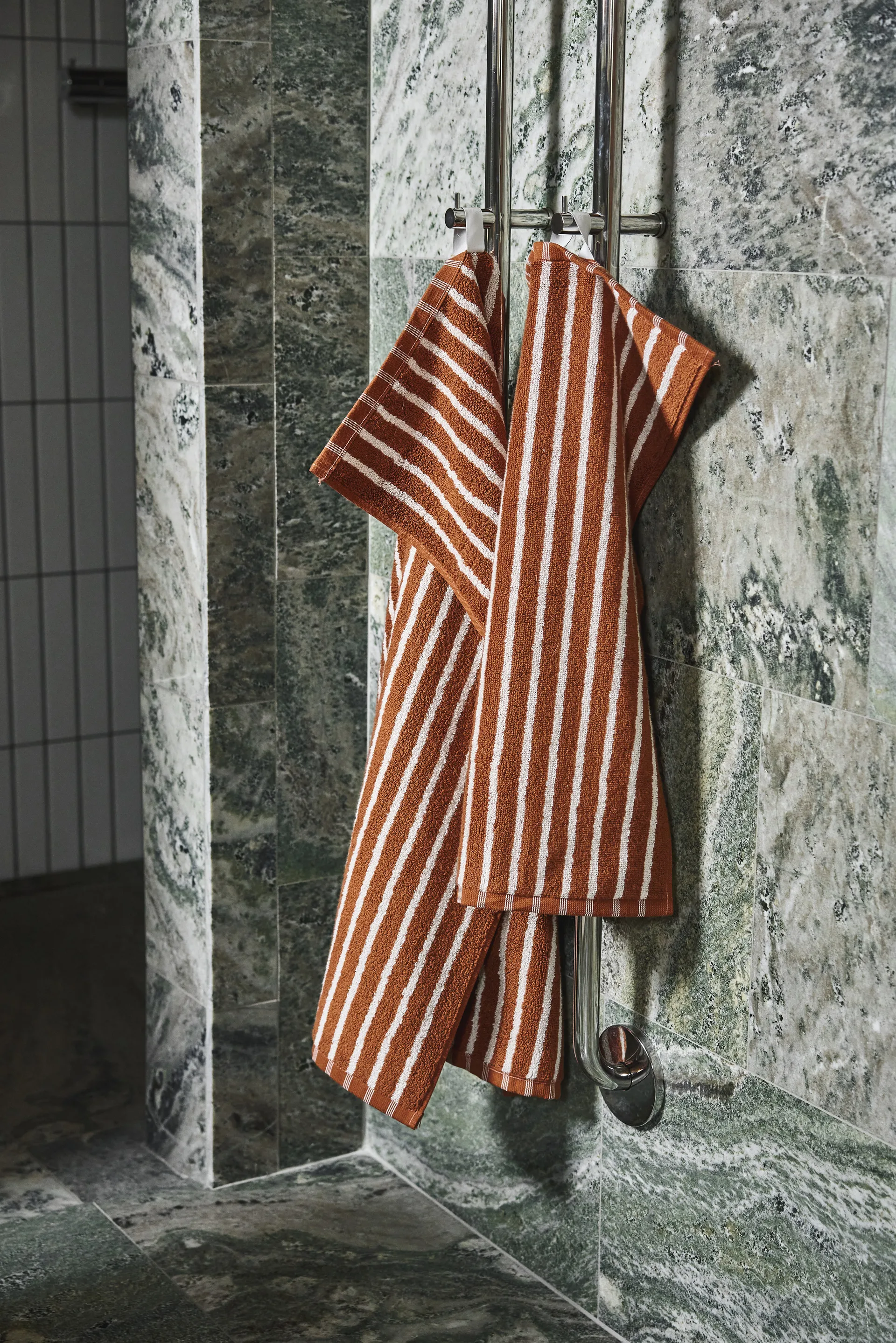 Drift towel 50x70 cm, Brown-white Scandi Living