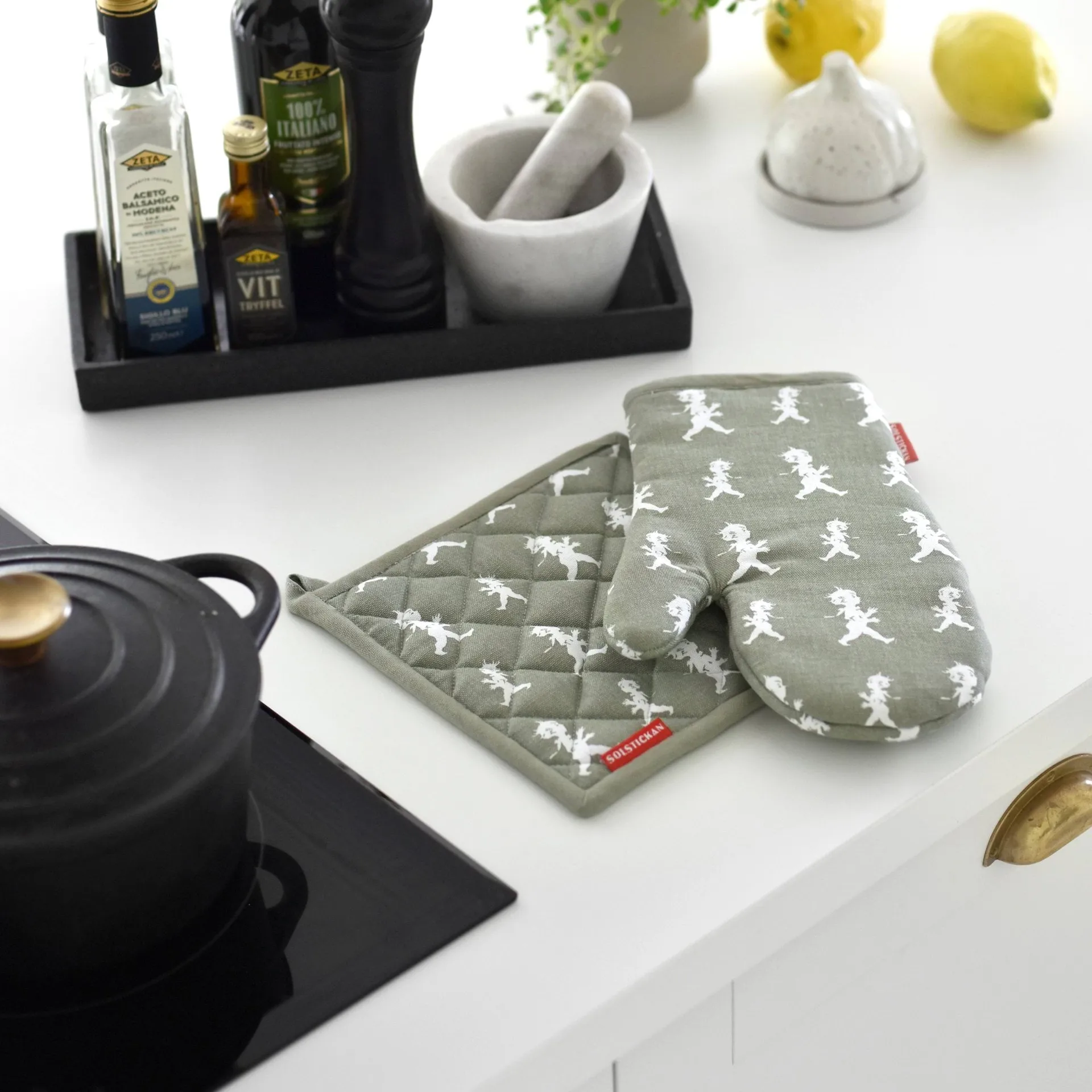 Solstickan oven glove 22x30 cm, Green Solstickan Design