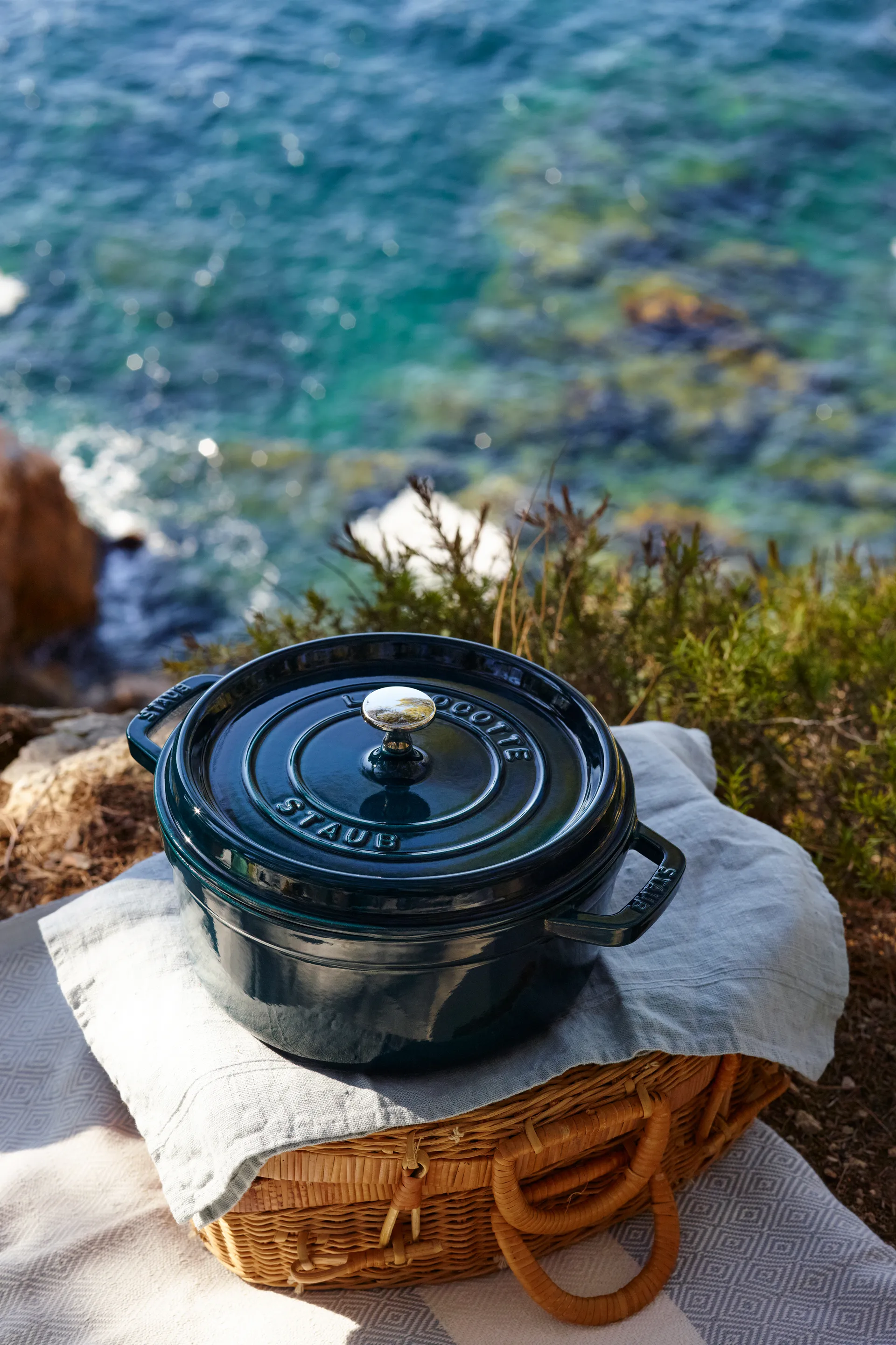 La Mer round casserole dish - three layered enamel, 3.8 l STAUB