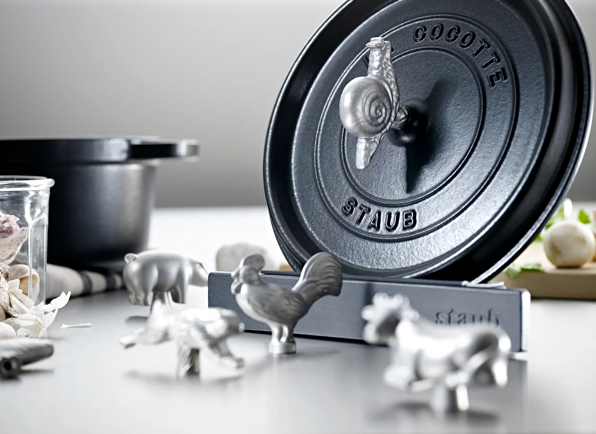 Staub lid holder cast iron-silicone, Black STAUB