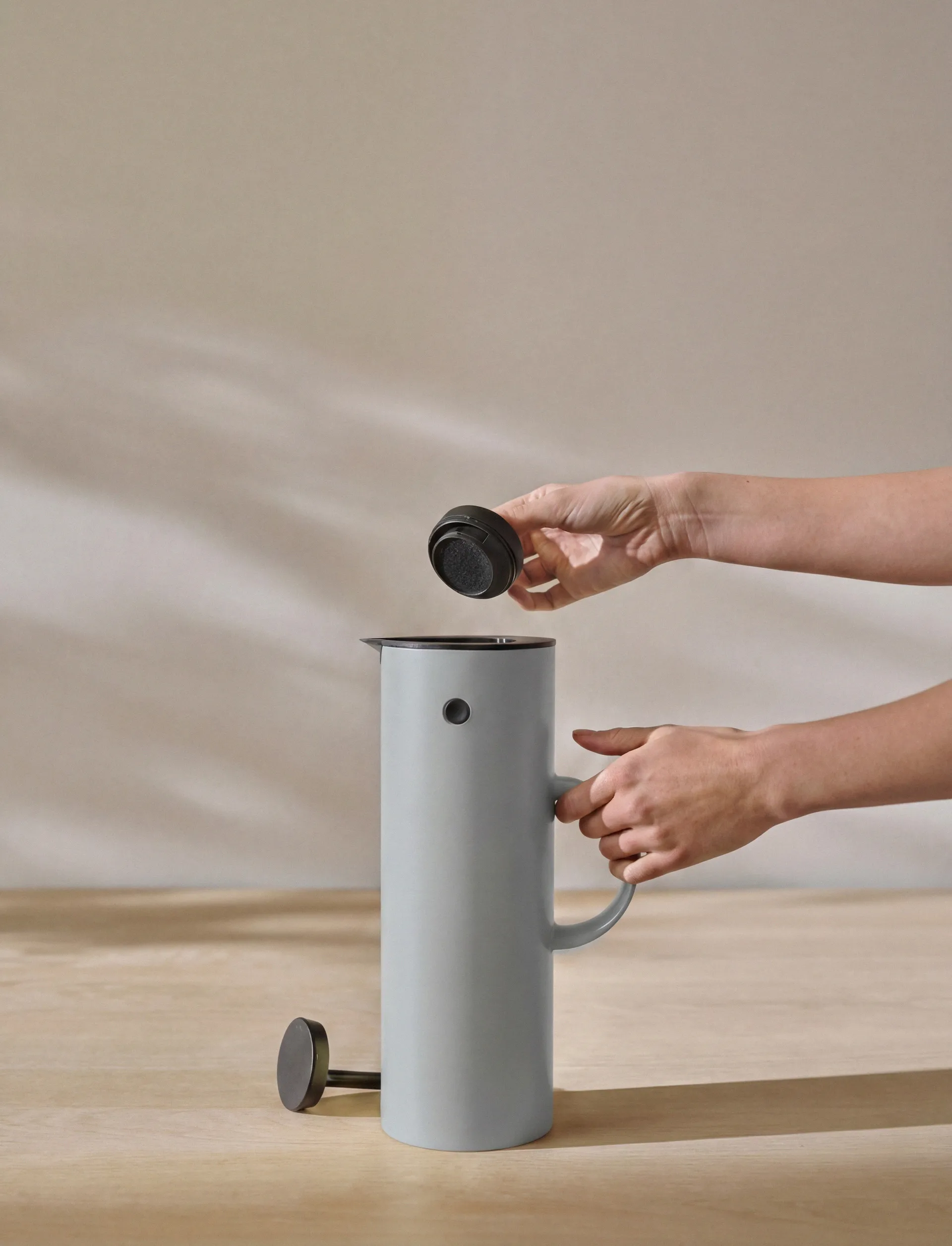 EM77 Stelton vacuum jug 1 l, Soft cloud Stelton