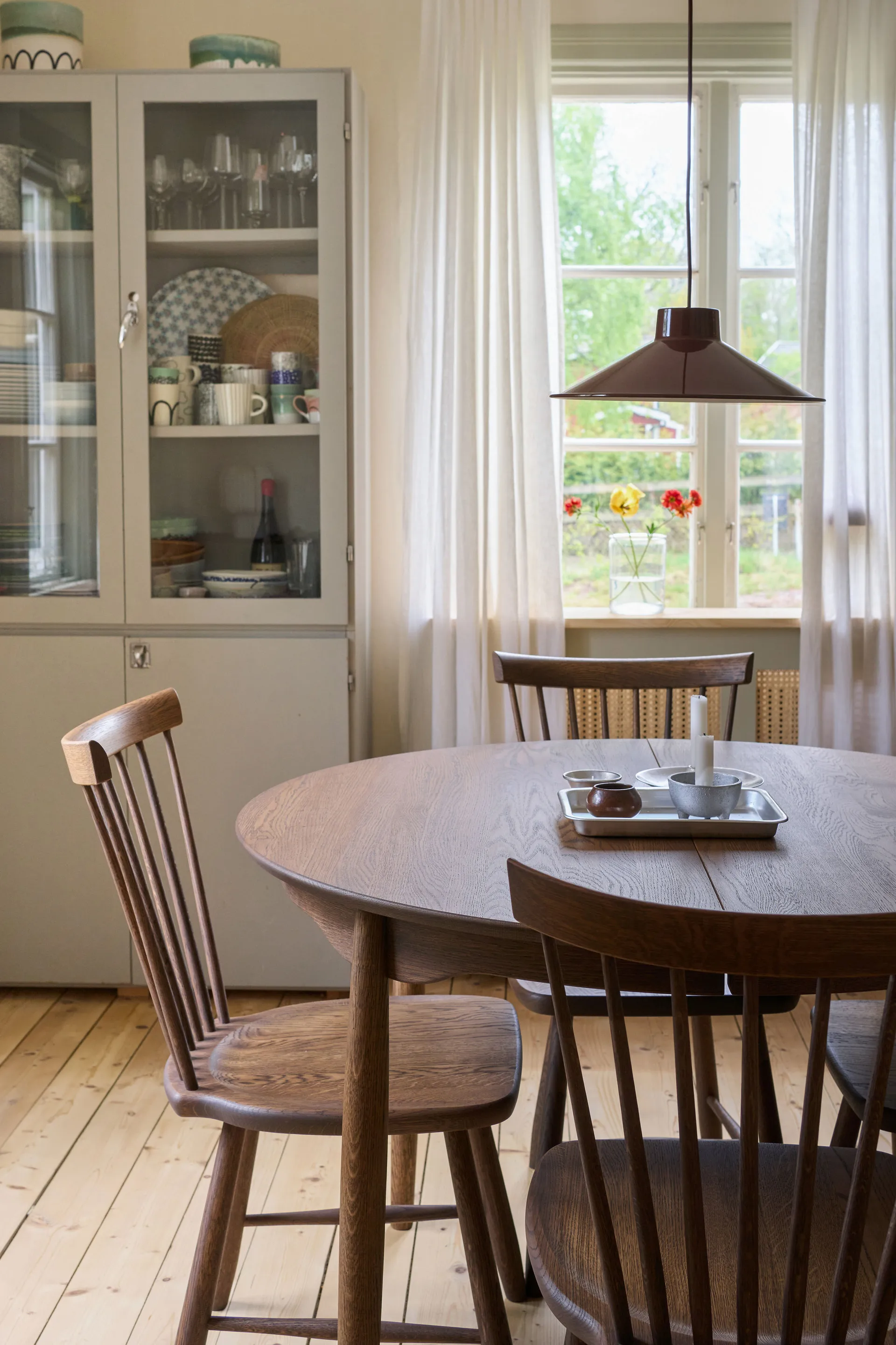 Carl dining table Ø115. divided, Chocolate brown oil Special Edition (oak), Ø115 cm Stolab