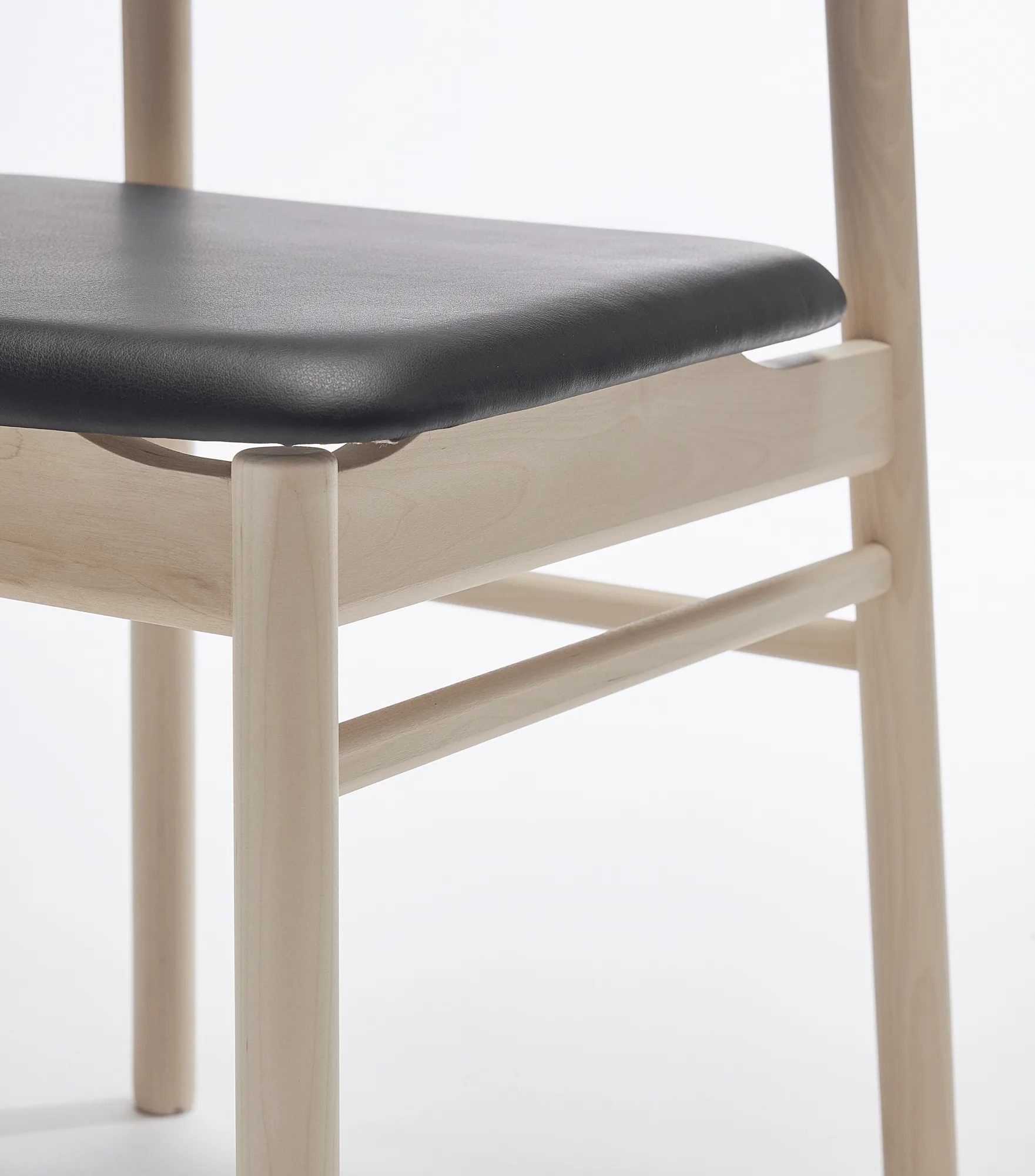 Prima Vista chair birch light matte finish, Leather Elmosoft VII 99001 black Stolab
