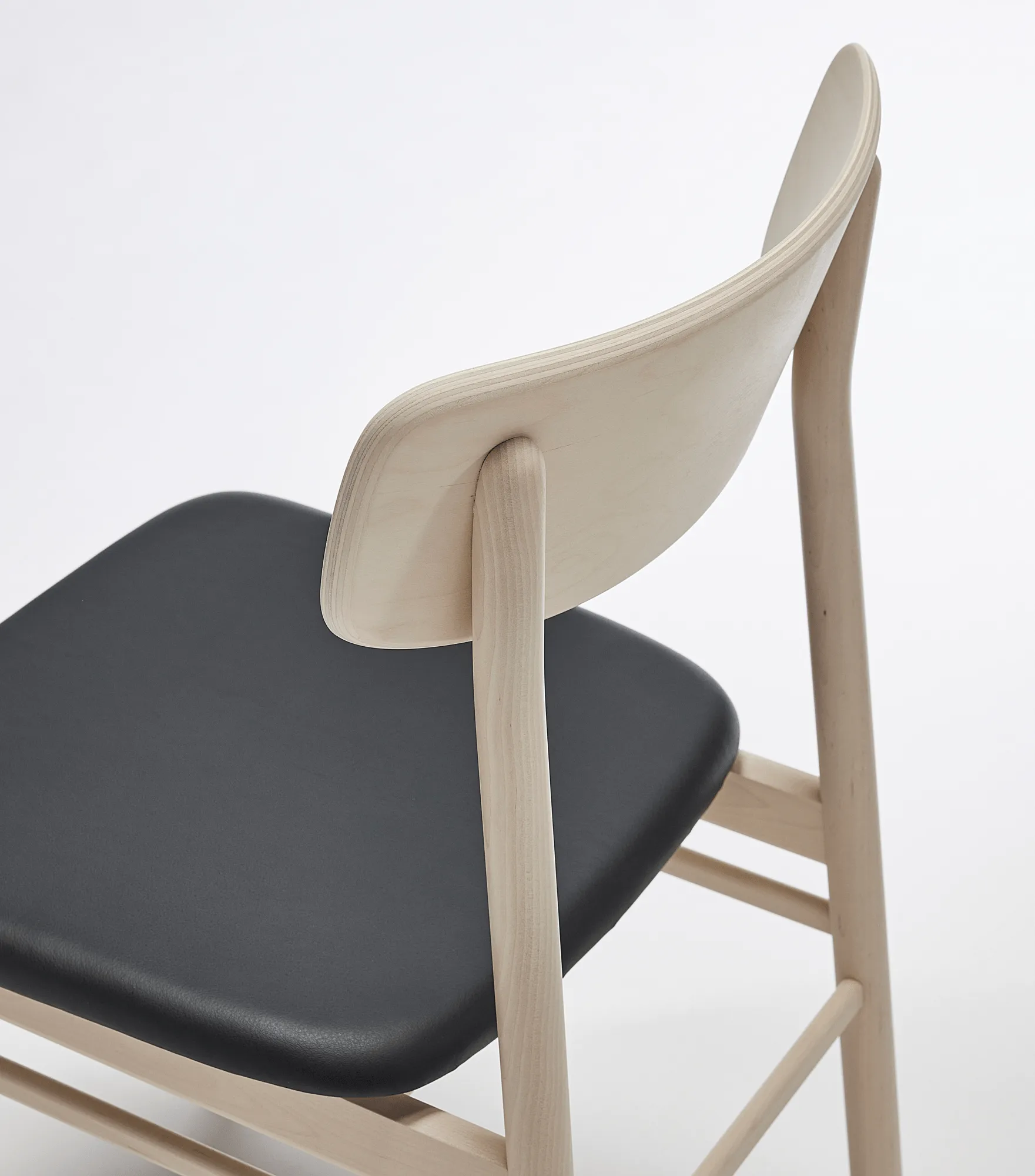 Prima Vista chair birch light matte finish, Leather Elmosoft VII 99001 black Stolab