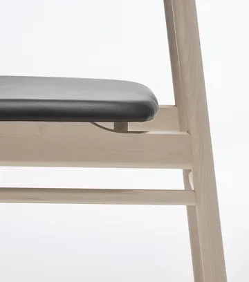 Prima Vista chair birch light matte finish - Leather Elmosoft VII 99001 black - Stolab