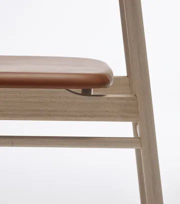 Prima Vista chair light matte lacquered oak - Leather Elmosoft 43807 cognac - Stolab