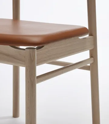 Prima Vista chair light matte lacquered oak - Leather Elmosoft 43807 cognac - Stolab