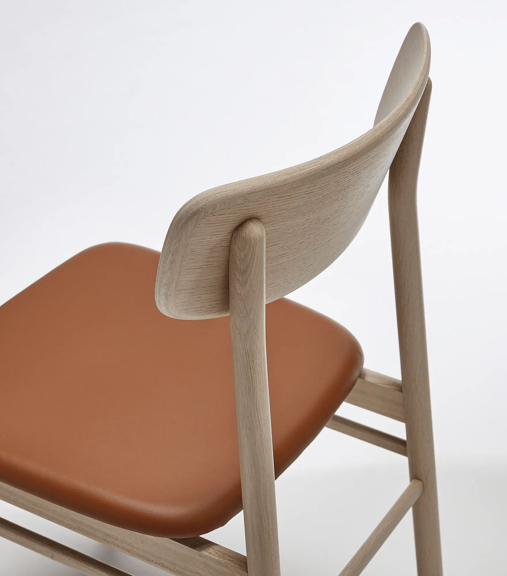 Prima Vista chair light matte lacquered oak, Leather Elmosoft 43807 cognac Stolab