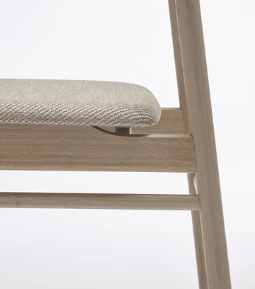 Prima Vista chair light matte lacquered oak - Textile Atto Driftwood V3576/01 grey - Stolab