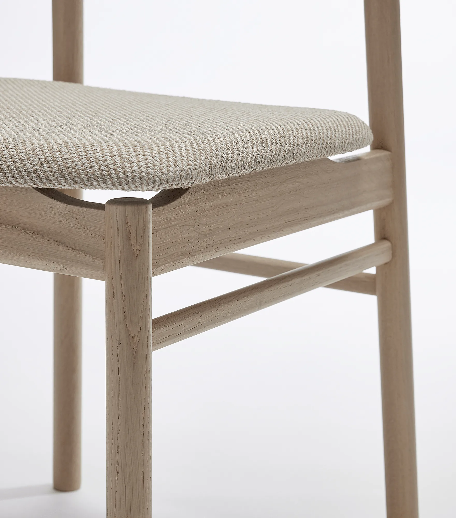 Prima Vista chair light matte lacquered oak, Textile Atto Driftwood V3576/01 grey Stolab