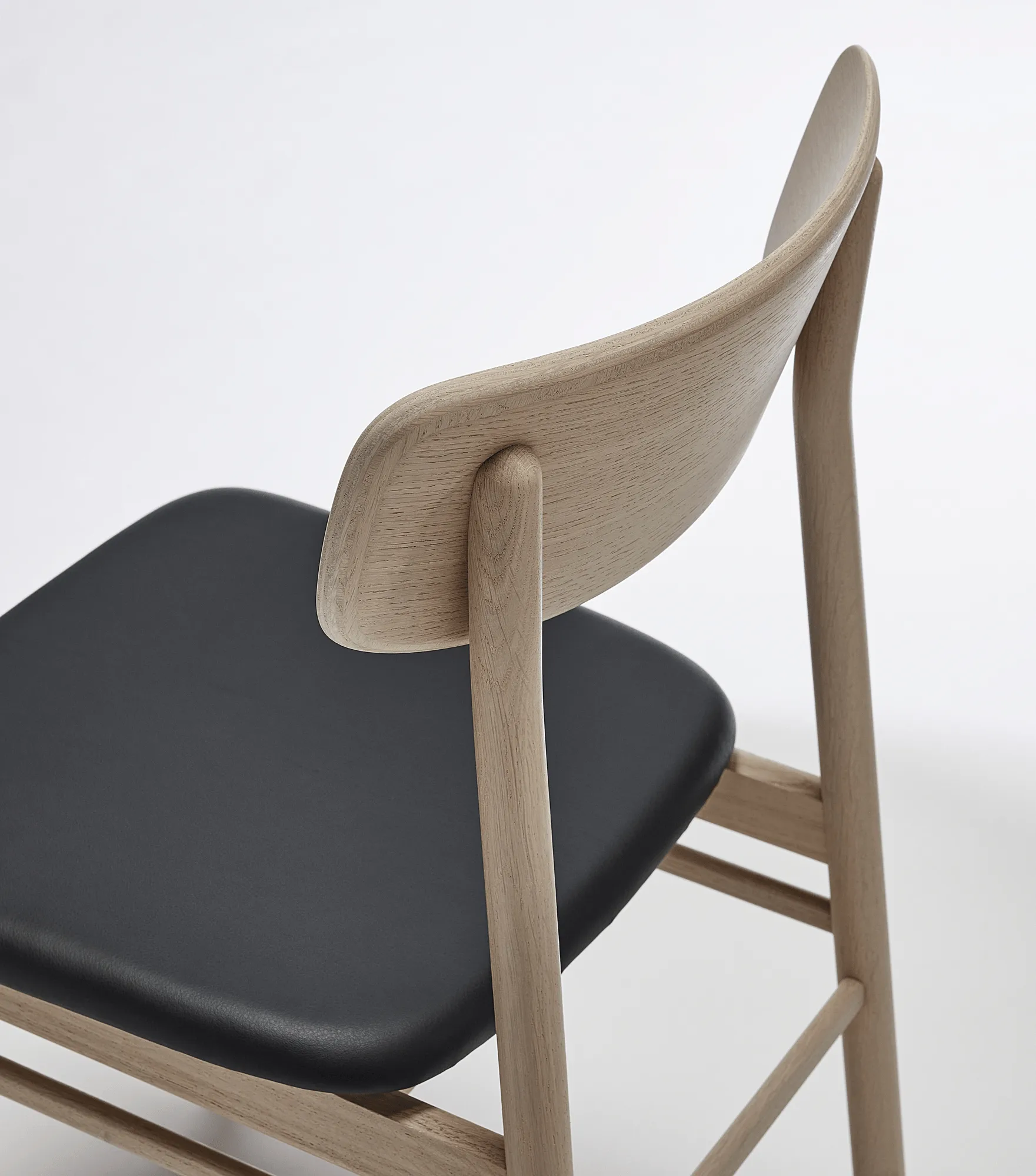 Prima Vista chair white-oiled oak, Leather Elmosoft 99001 black Stolab