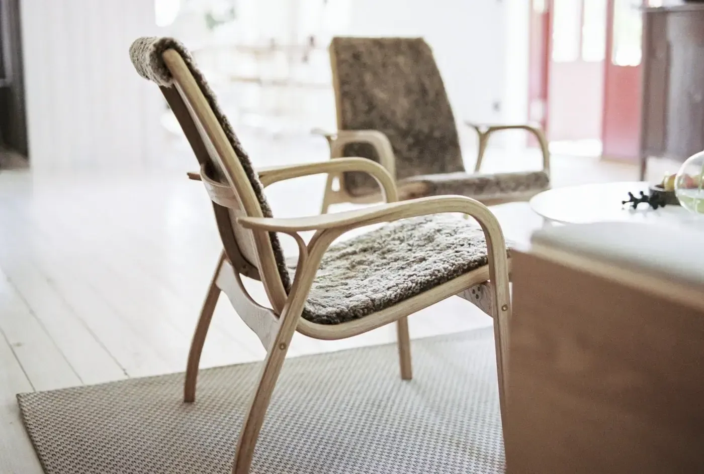 Laminett armchair, Sheepskin Espresso-white pigmented oak Swedese