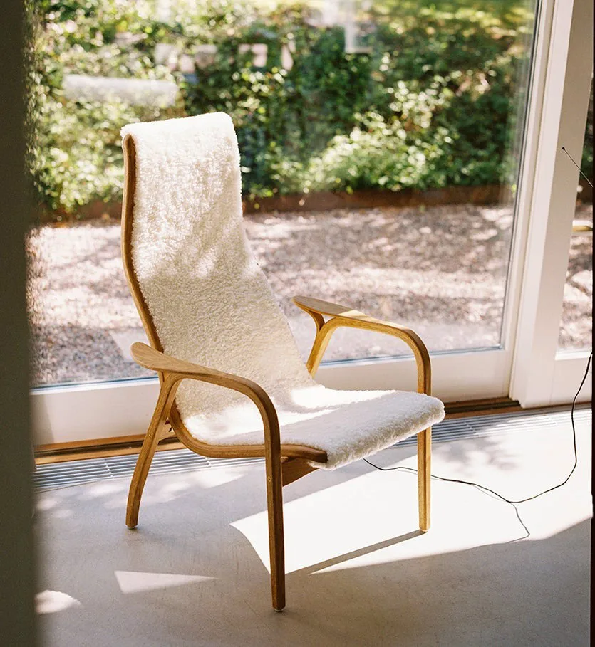 Lamino arm chair laquered beech/sheep skin, Moonlight (beige) Swedese