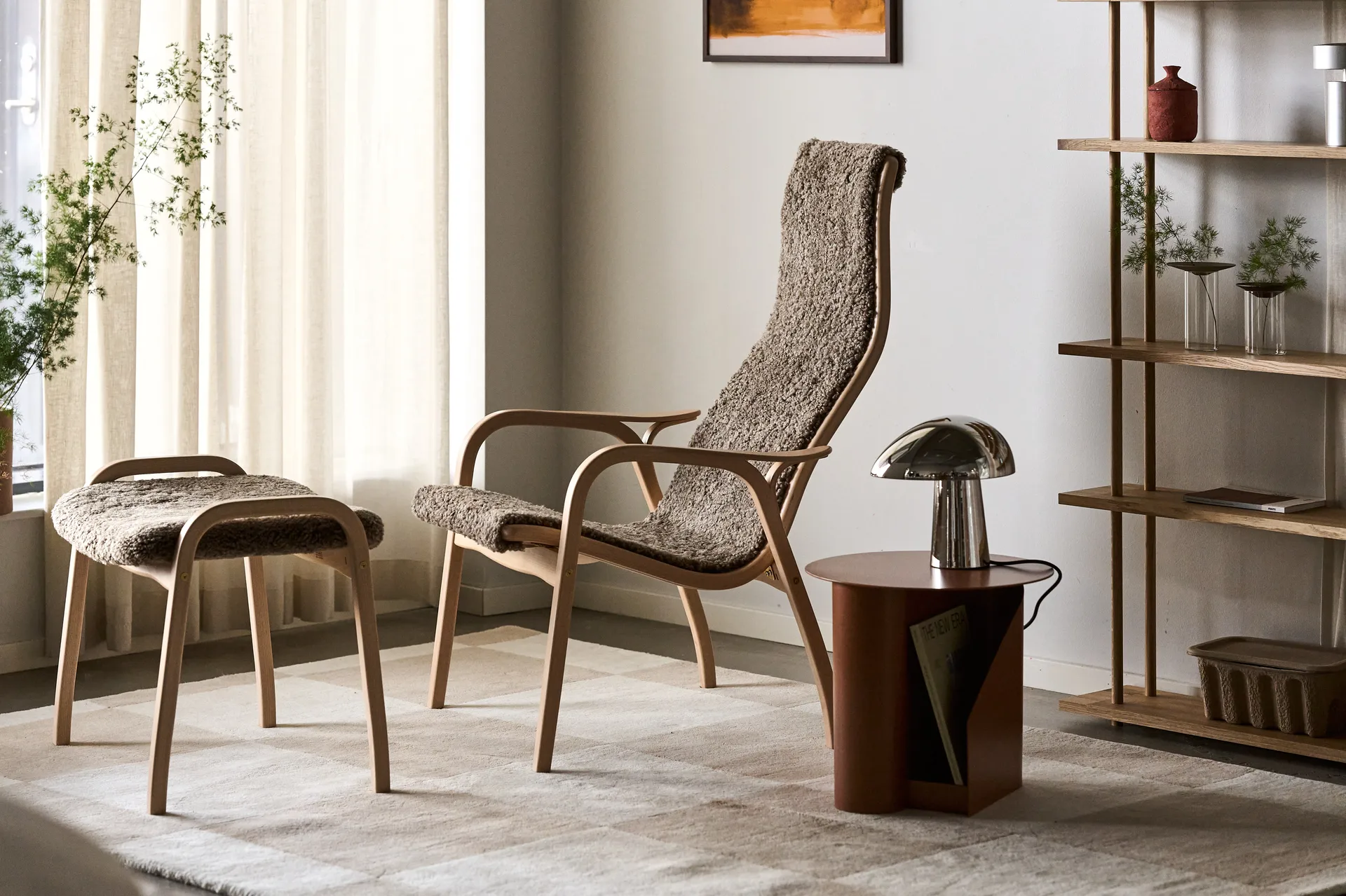 Lamino arm chair laquered beech/sheep skin, Sahara (nougat brown) Swedese