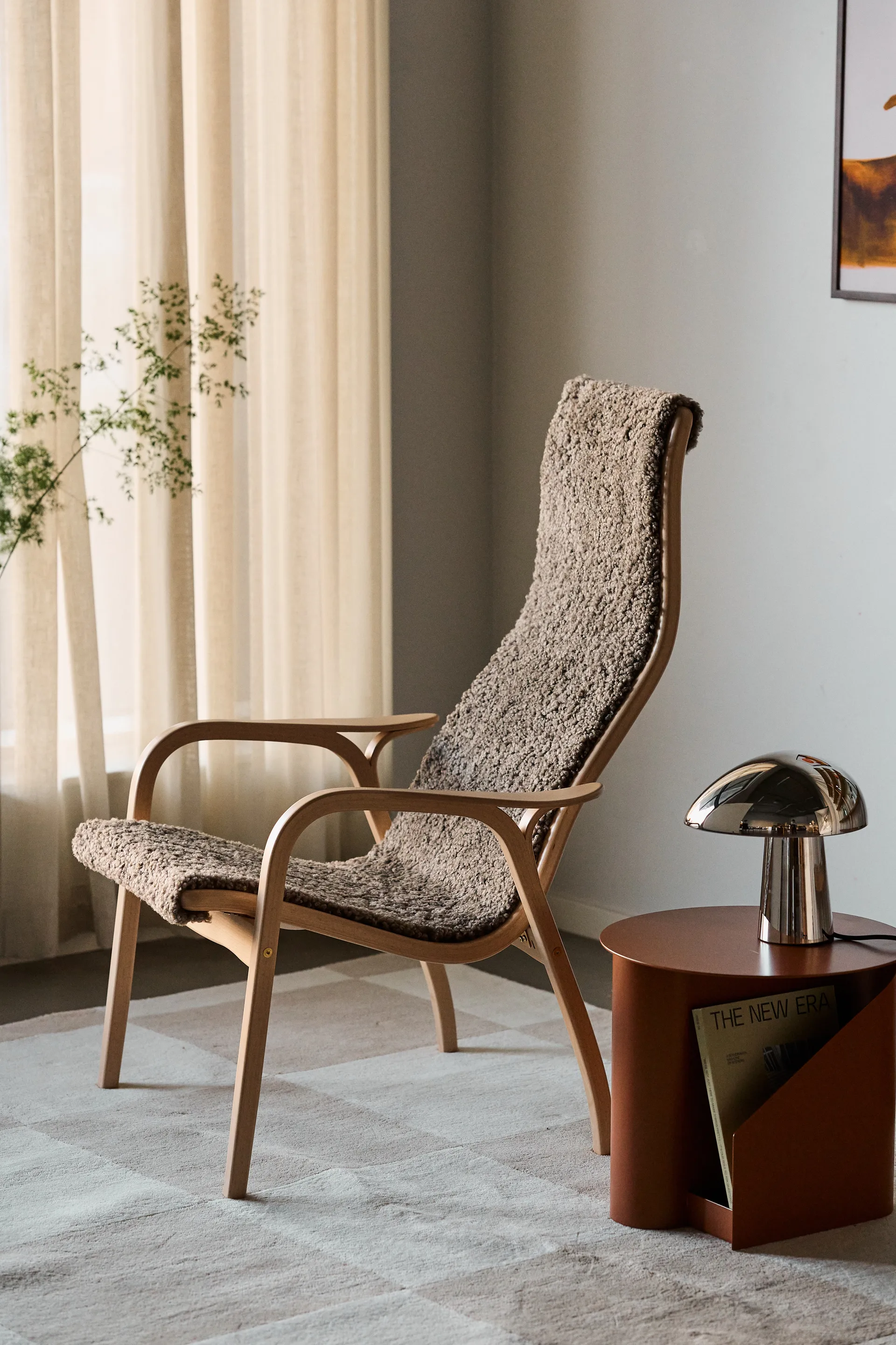 Lamino arm chair laquered beech/sheep skin, Sahara (nougat brown) Swedese