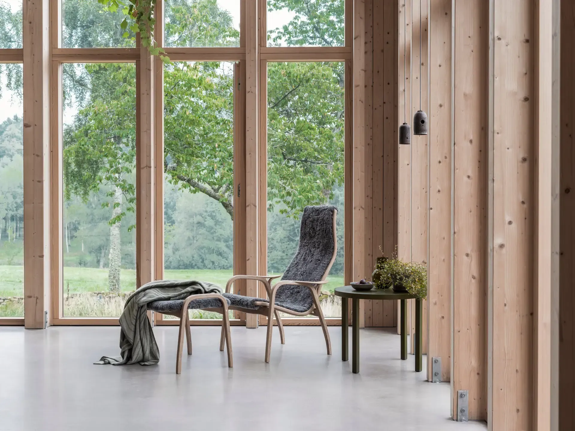 Lamino armchair, Sheepskin Moonlight-white-pigmented oak Swedese