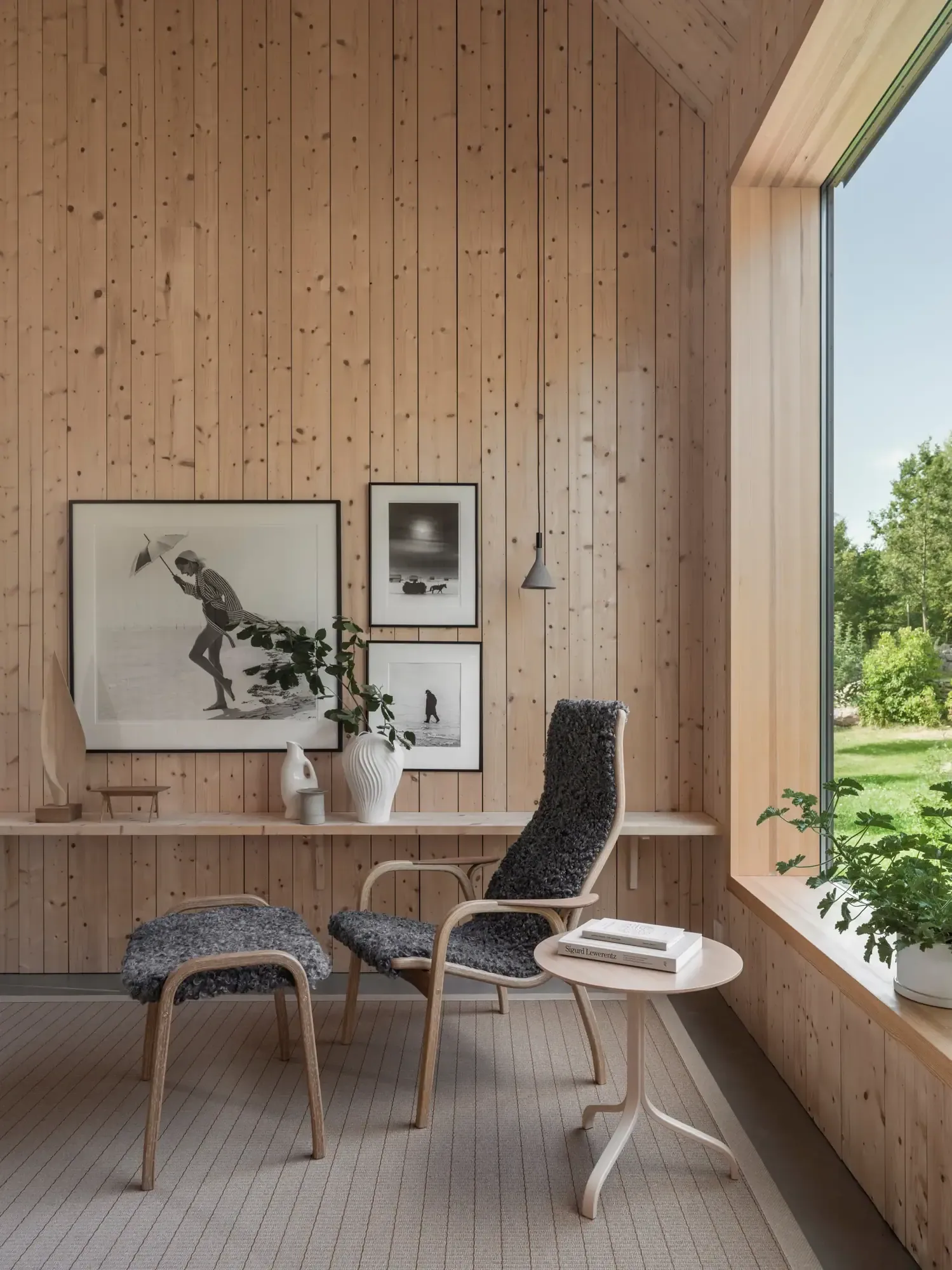 Lamino armchair, Sheepskin Moonlight-white-pigmented oak Swedese