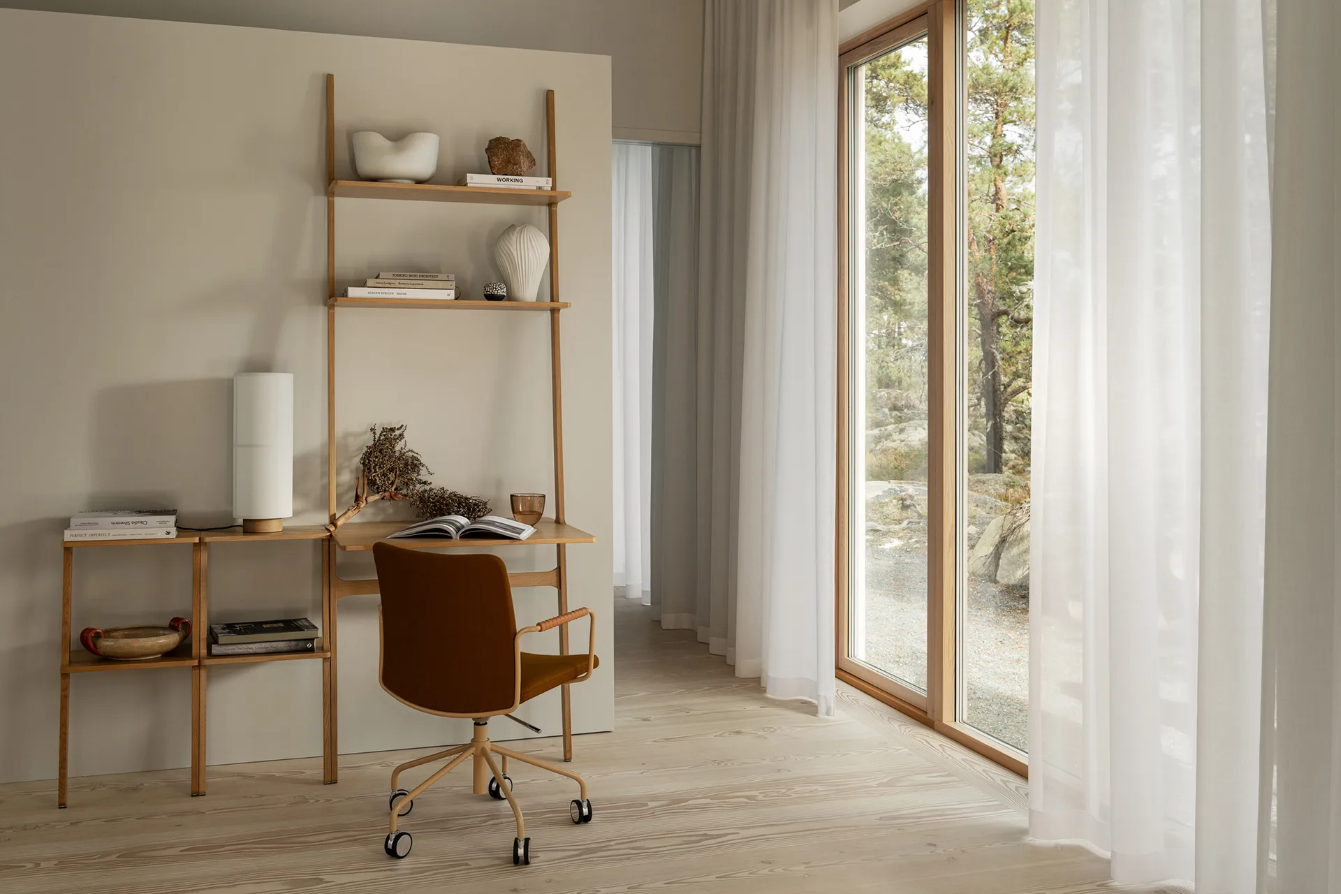 Libri shelf 2 shelf, Ash lacquered nutmeg Swedese