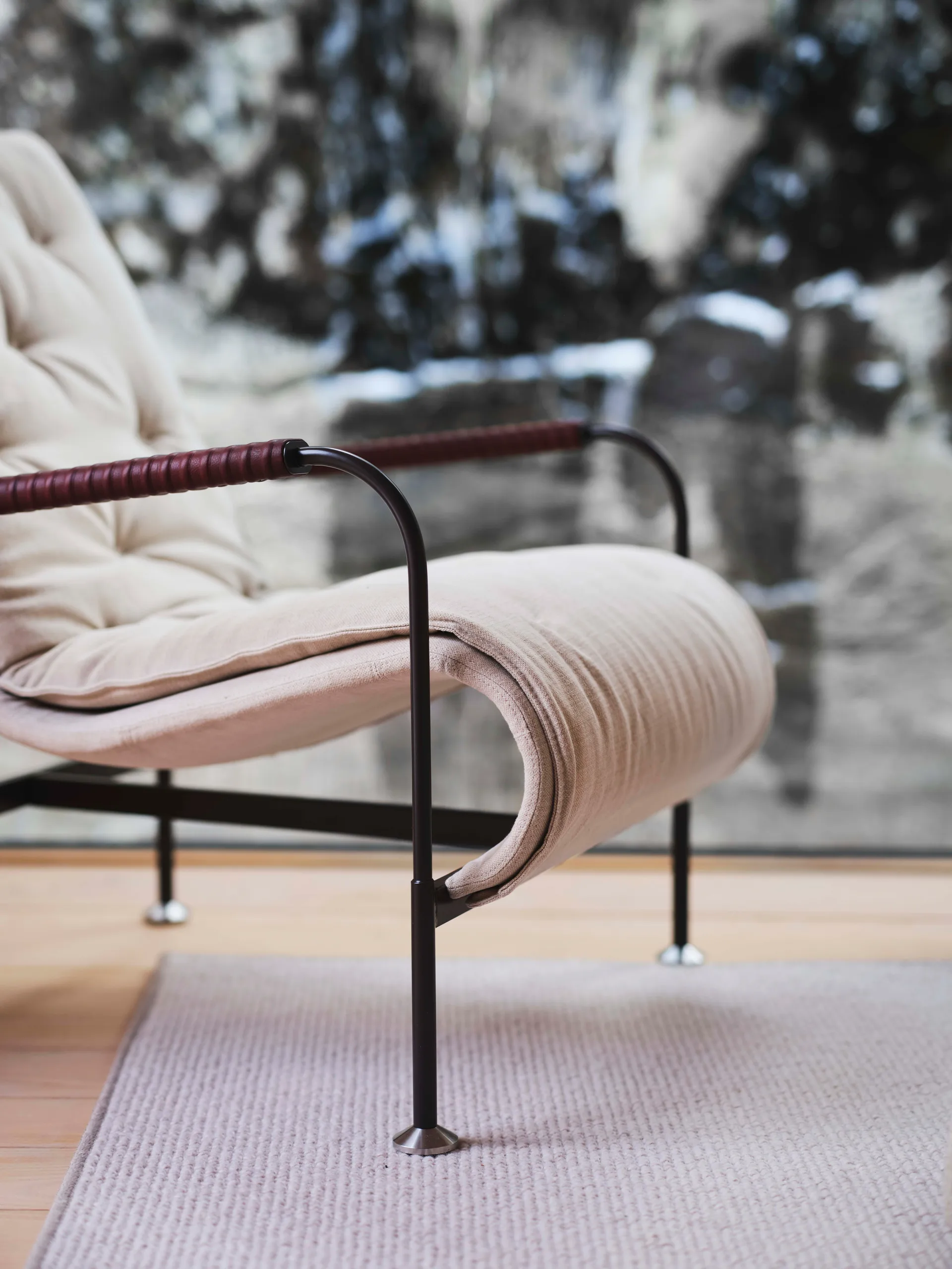 Serpentine armchair, Fabric Romo Linara Rye-nutmeg-Tärnsjö Nature Swedese