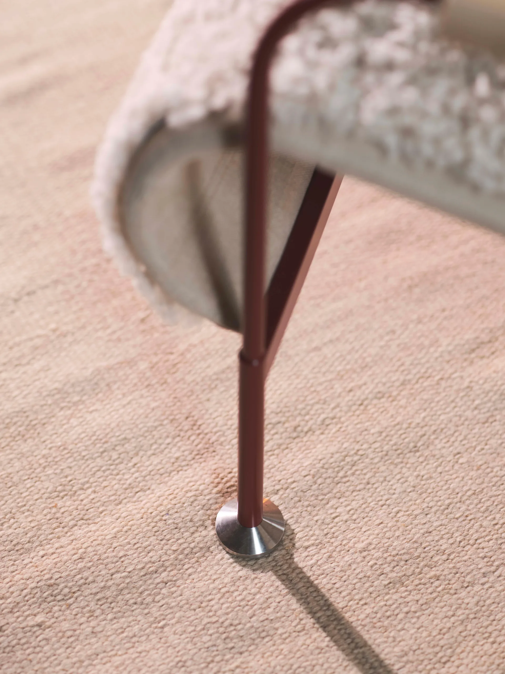 Serpentine armchair, Sheepskin Moonlight-chrome-Tärnsjö Cognac Swedese