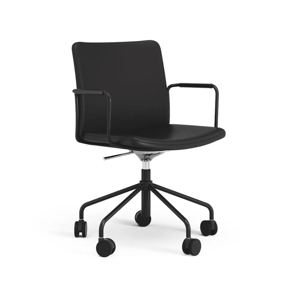 Stella office chair can be raised/lowered with tilt, Leather elmosoft 99999 black, black stand, flexible back Swedese