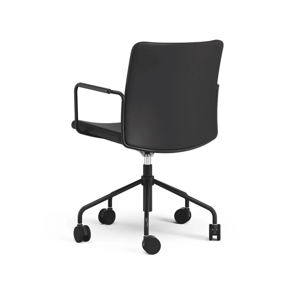 Stella office chair can be raised/lowered with tilt, Leather elmosoft 99999 black, black stand, flexible back Swedese