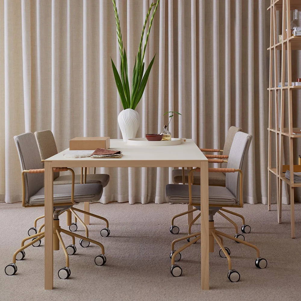 Stella office chair can be raised/lowered with tilt, Leather elmosoft 99999 black, chrome stand, flexible back Swedese