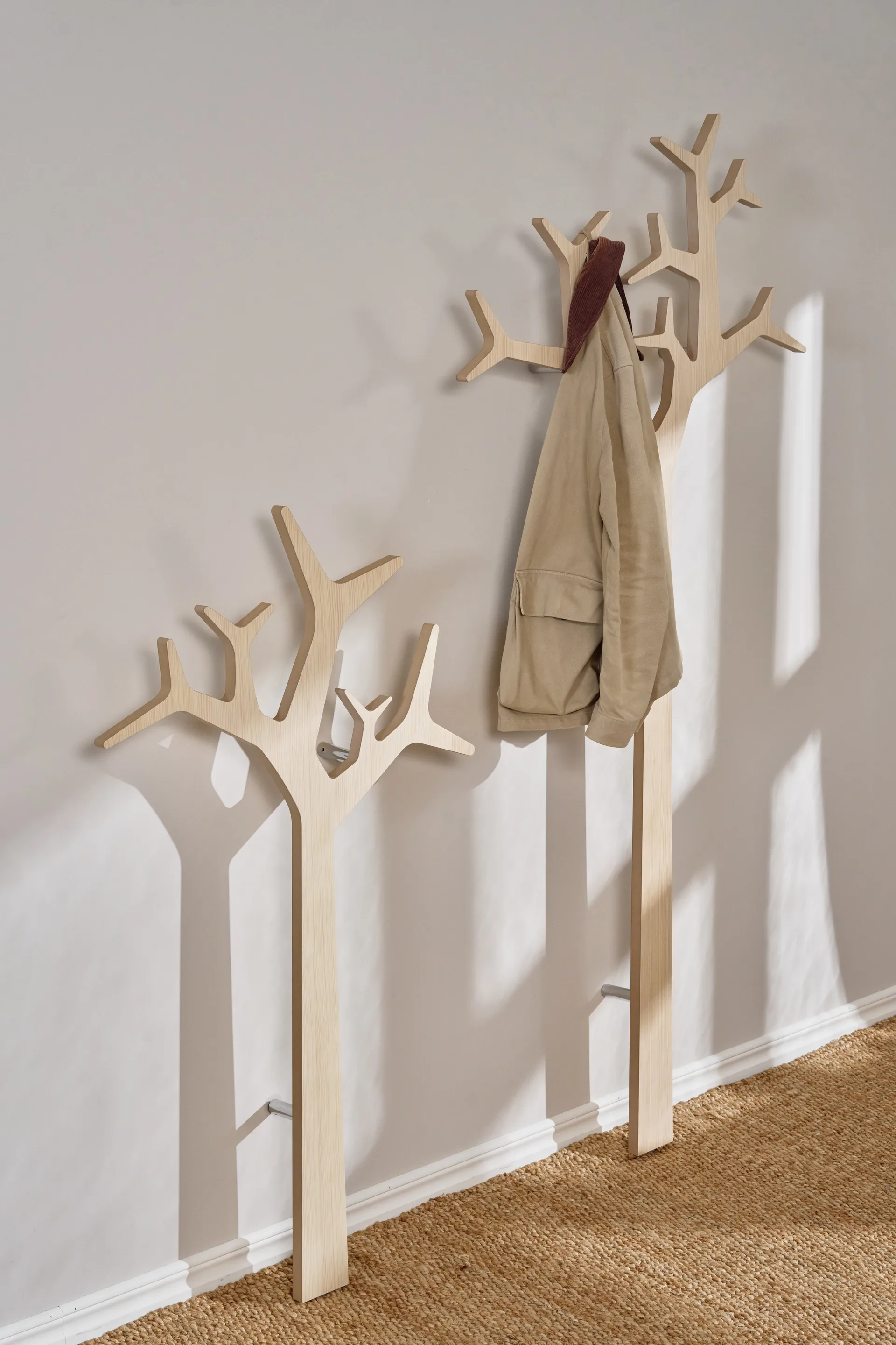 Tree wall wall-mounted coat rack Special Edition 194 cm, White pigmented pine Swedese