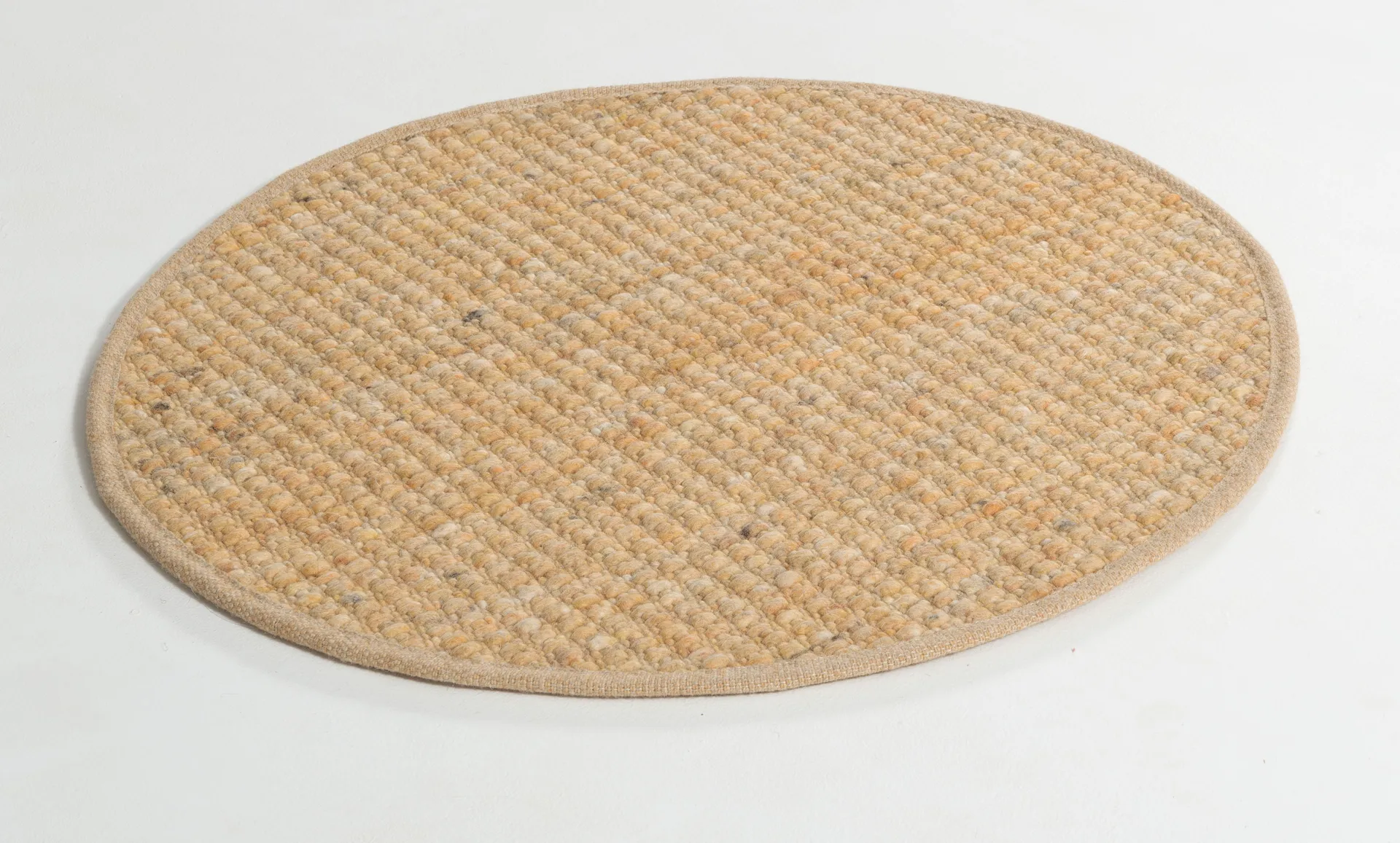 Greenland Swift round rug, Gold no. 261, Ø200 cm Tisca