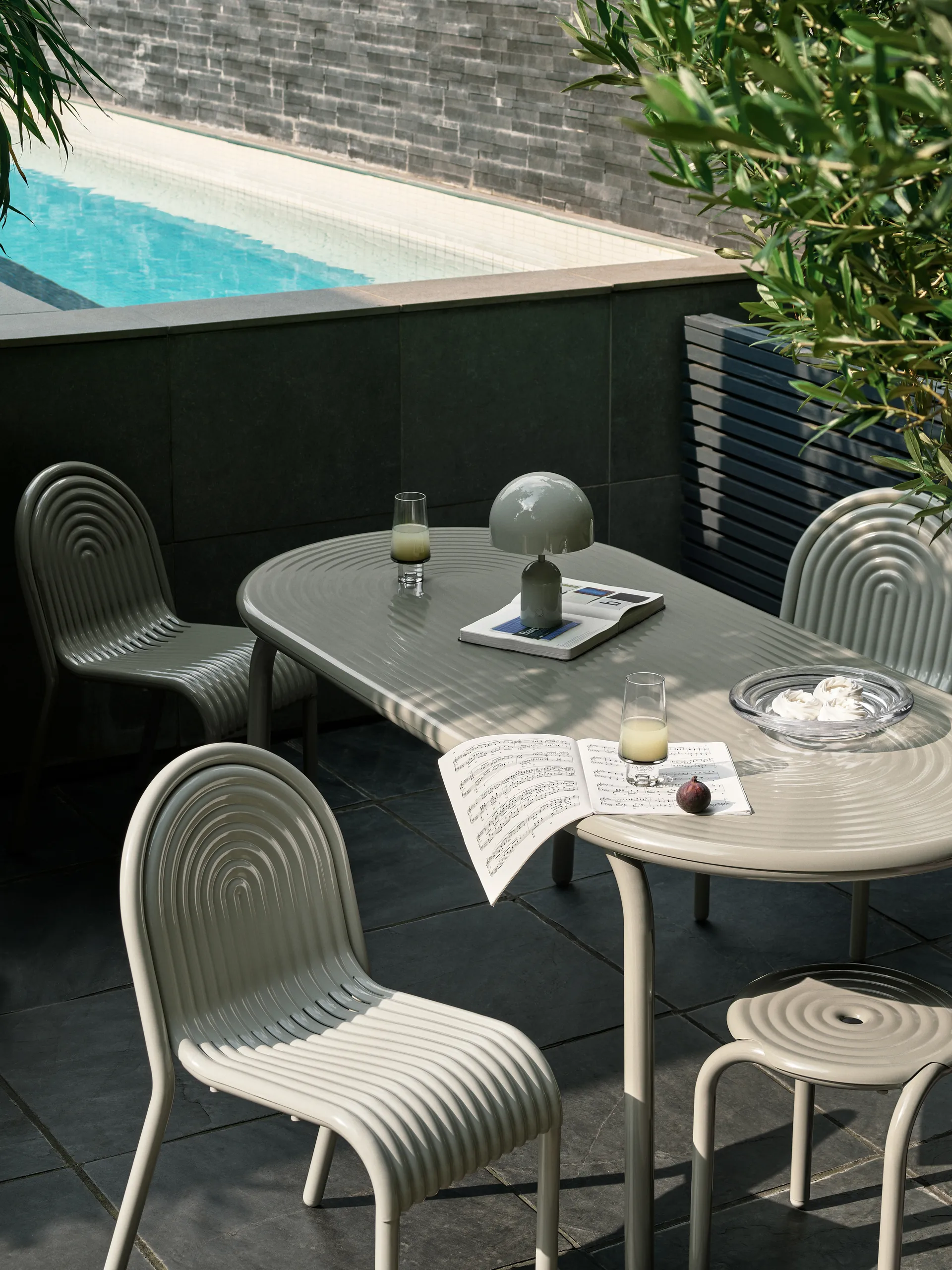 Groove Obround dining table - Putty, 86x186 cm,  Tom Dixon
