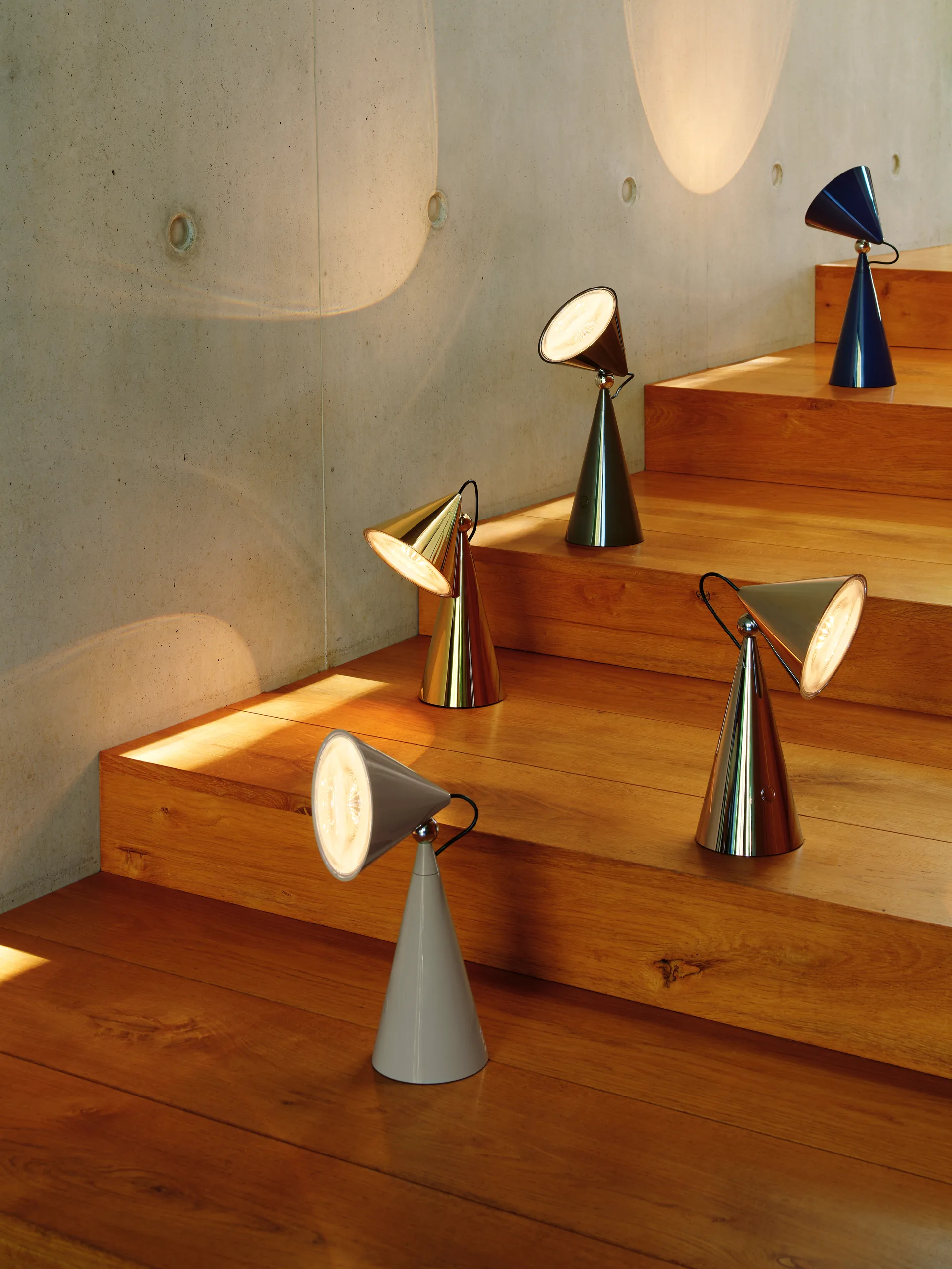 Pose Portable LED table lamp, Gold Tom Dixon