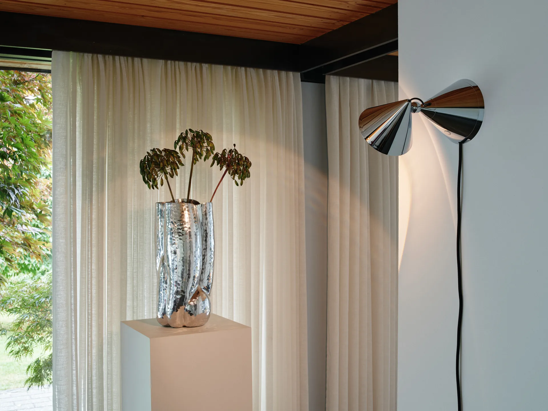 Pose Surface wall lamp, Silver Tom Dixon