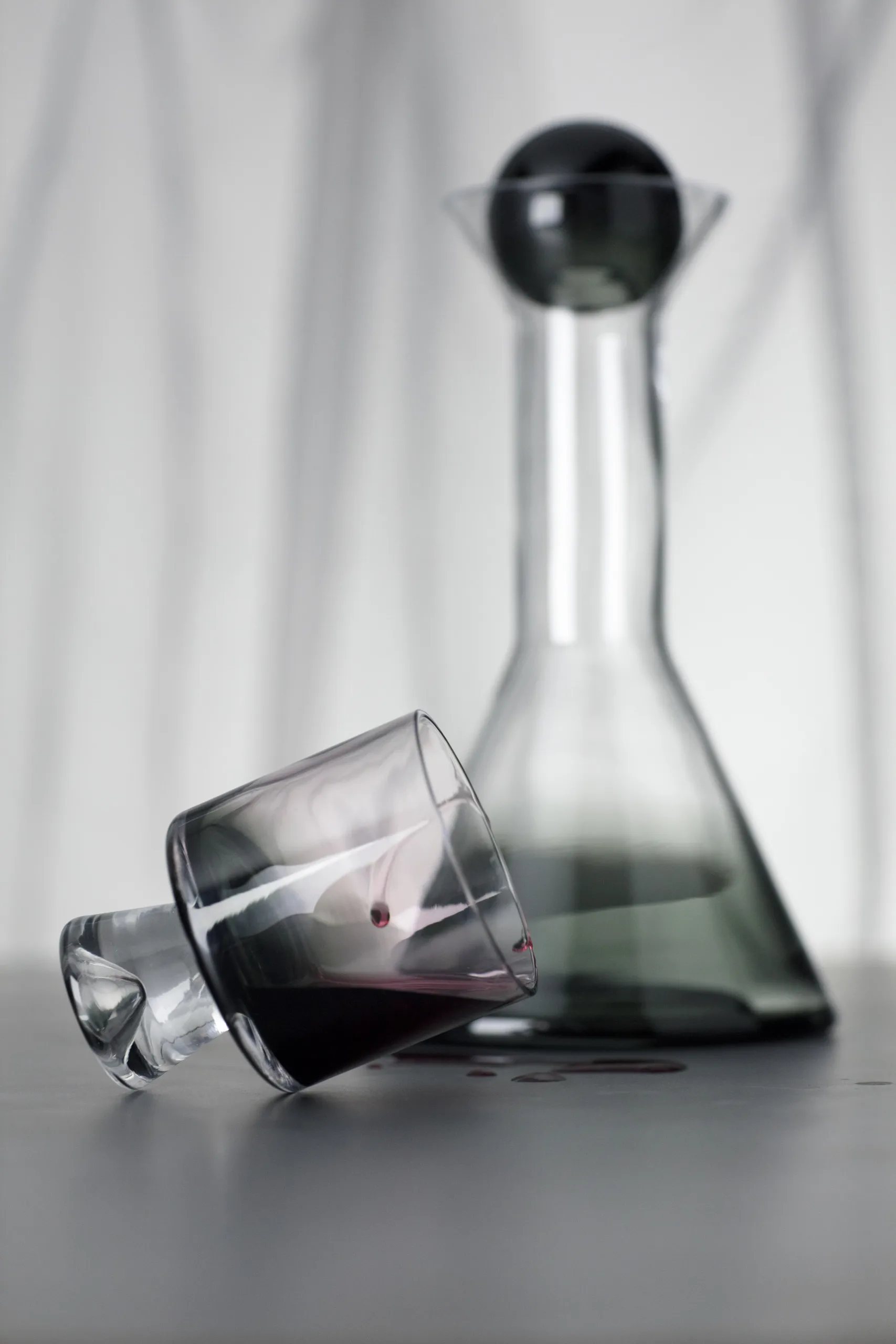 Tank wine carafe 1 L, black Tom Dixon