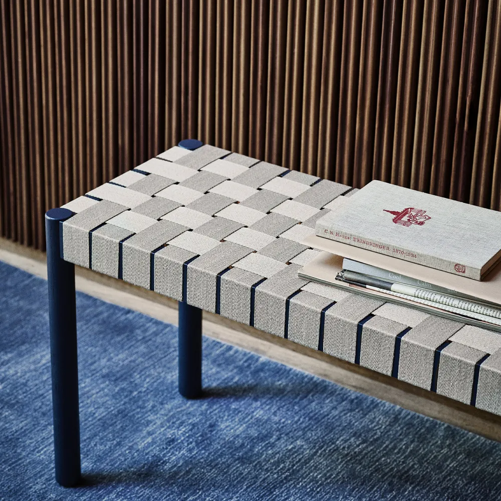 Betty TK5 bench, Black. black flätad linnebandsseat &Tradition