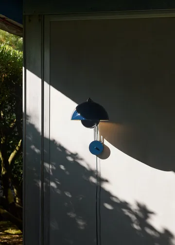 Flowerpot VP8 wall lamp - Steel blue - &Tradition